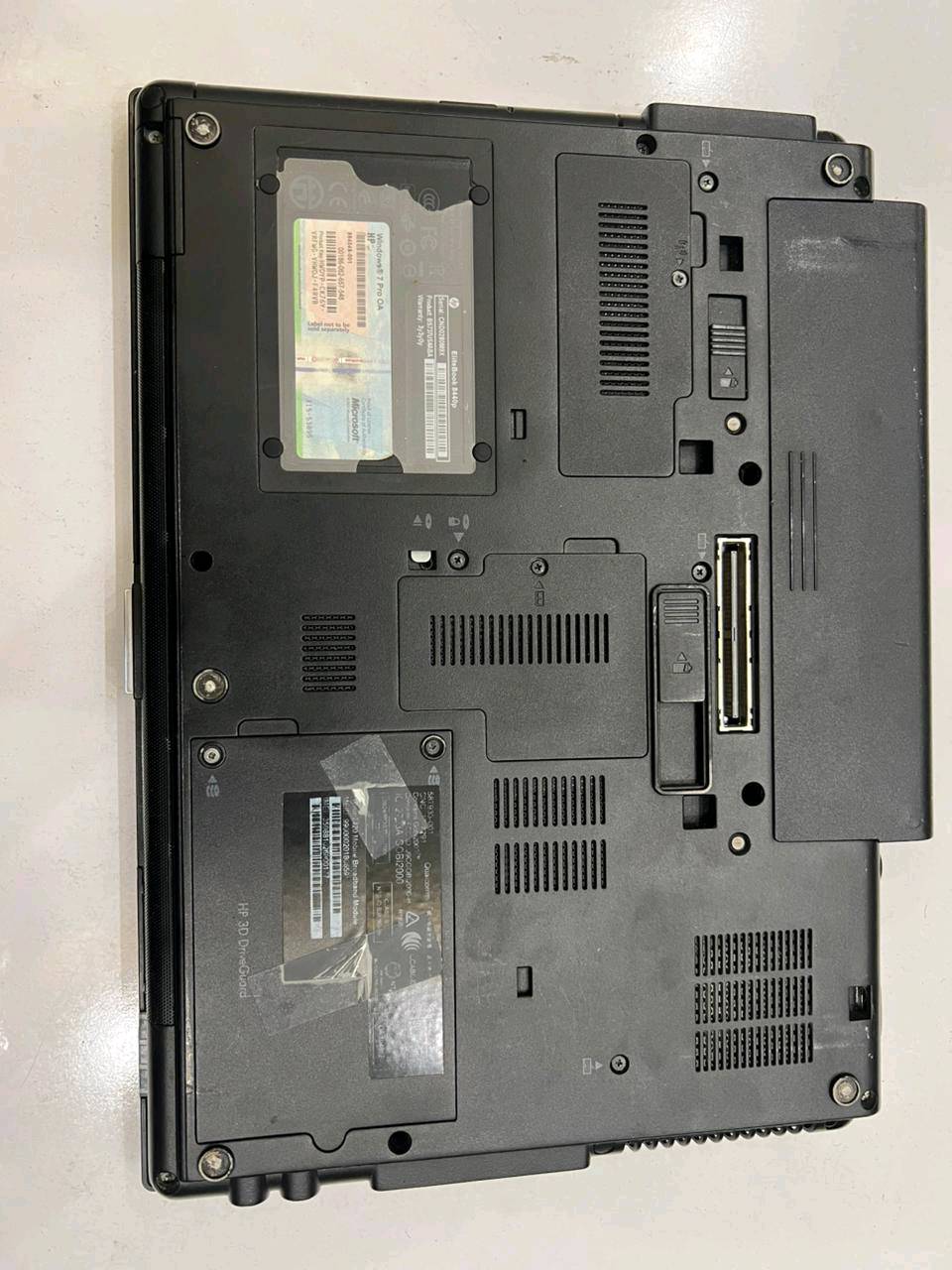 المواصفات الفنية:
​الموديل: HP EliteBook 8440p (هيكل معدني قوي وتحمل ممتاز)
​المعالج: Intel Core i5 M 520 بسرعة 2.40 GHz
​الذاكرة العشوائية (RAM): 4 جيجابايت
​نظام التشغيل: Windows 10 Pro (64-bit)
​الملحقات المرفقة مجانًا:
​شاحن HP الأصلي
​قاعدة تبريد/رفع للابتوب قابل للطي
​ماوس مع الماوس باد
​ملاحظة للأمانة:
الجهاز نظيف جدًا وشغال بشكل ممتاز 100%، العطل الوحيد هو البطارية وتحتاج استبدال (أو يعمل مباشرة على الشاحن بدون أي مشكلة).
السعر 150 وبي مجال لشراي 
الرقم ***********