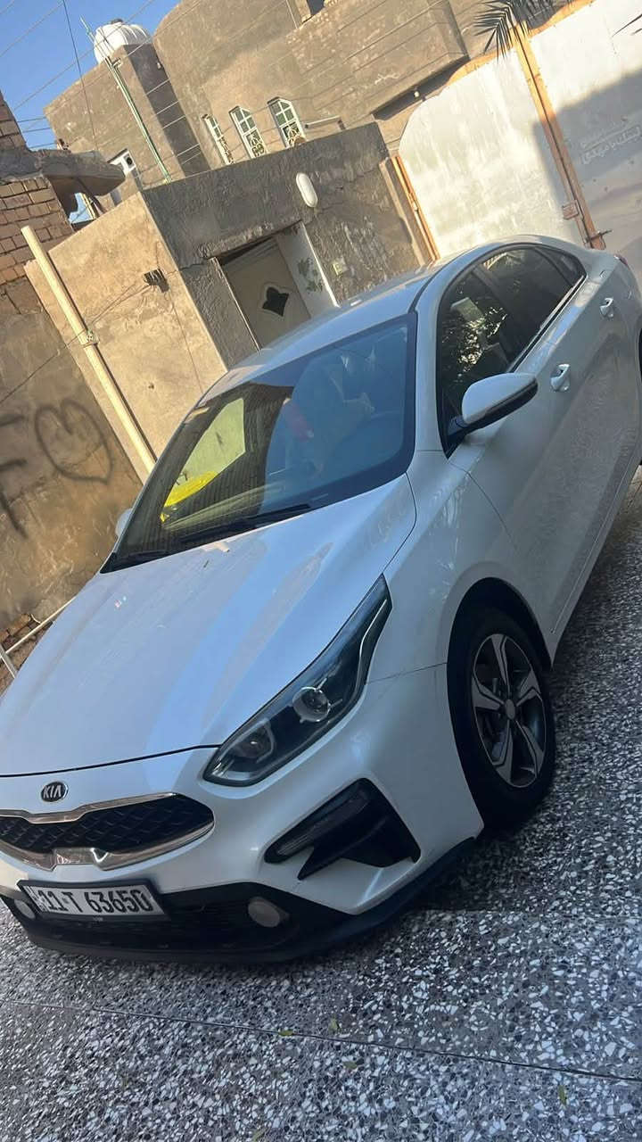 السلام عليكم ❤️
كيا سيراتو 2019 خليجي مكينه 1600 
رقم بغداد باسمي تحويل مباشر 
ماشيه 95 الف 
السياره بدون صبغ بدون تبديل فقط مكانين بارد 
السعر 142 بيها مجال للشراي مكاني سماوة 
الاستفسار ***********
