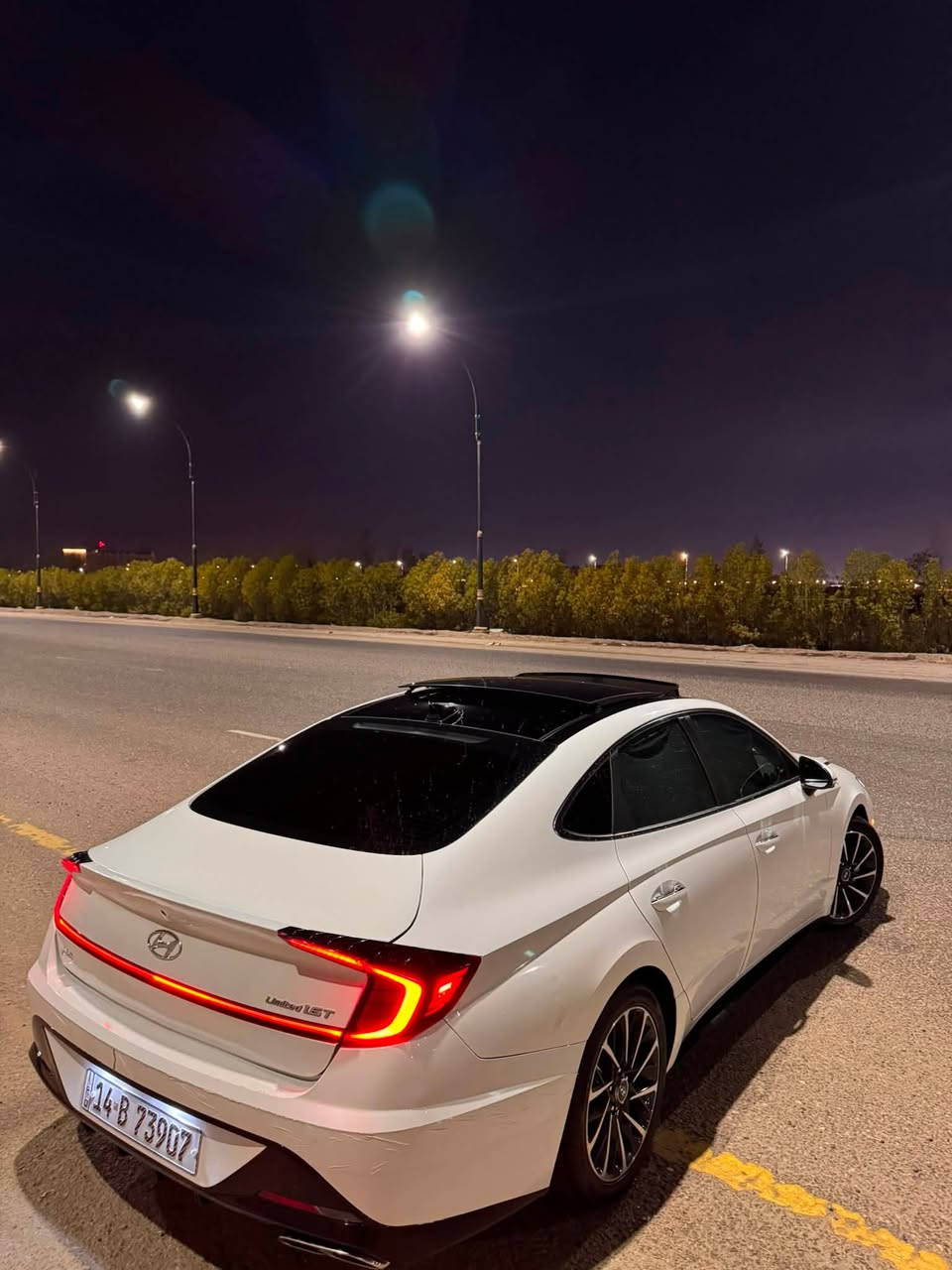 🚗 للبيع: هيونداي سوناتا 2023 (Limited - فول مواصفات)
الموديل: 2023(معوقين)تسجيل جديد

 اللون: أبيض ملكي

 الفئة: لمتد (Limited) - أعلى فئة بالمواصفات

 المسافة المقطوعة (المشي): 160 ألف كم

 الوارد: أمريكي

✨ المواصفات:

 فتحة سقف بانوراما

 شاشة كبيرة مع كاميرات (360 درجة) ونظام ملاحة

 كراسي جلد (كهرباء + تدفئة وتبريد)

 رادار أمامي وخلفي + رادار جانبي (نقطة عمياء)

 نظام تحديد المسار والقيادة الشبه ذاتية

 بصمة تشغيل وبصمة أبواب + تشغيل عن بعد

 دبل كير (شفتات بالمقود)

 وباقي مواصفات الفول لمتد المعروفة..

🛠️ حالة السيارة (الحادث):

 السيارة وارد أمريكي، حادثها بسيط (ضربة بصندوق السيارة) ومصلح تصليح درجة أولى وعلى الفحص.

 الإيرباغات كلها سليمة 100% وما طاقة.

 المحرك، الكير، والتبريد بحالة ممتازة وجاهزة من كلشي.

📍 مكان التواجد: البصرة - القبلة / حي الشهداء

💵 السعر المطلوب:173 $ الشراء يتصل

📞 للتواصل والاستفسار: ***********
