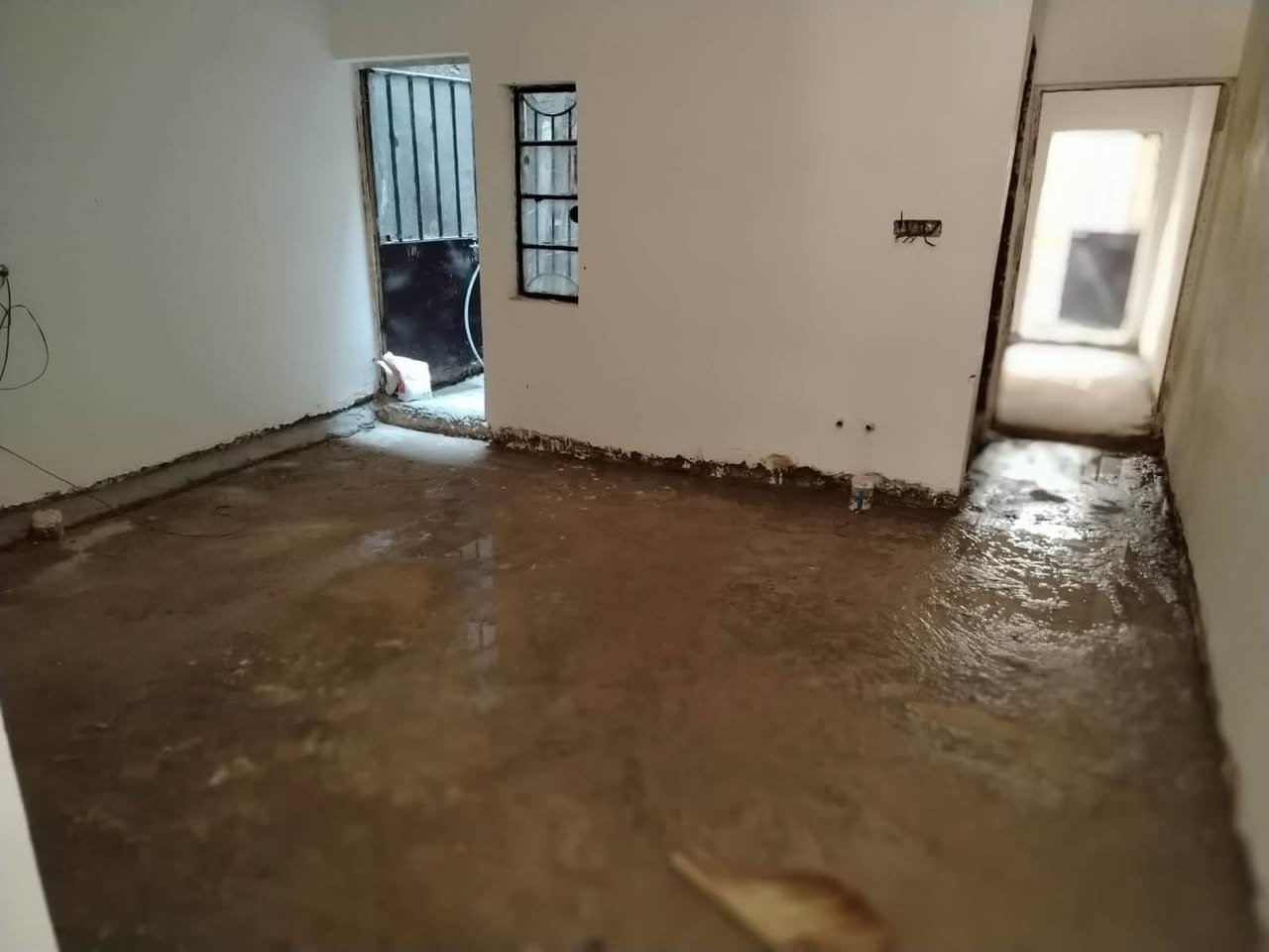 متوفر بيت للإيجار
بيت ٩٠ متر نهايه حي اسيا قرب كليه الهادي  

غرفه نوم 

مطبخ وحولي جبير 
حمام داخلي 

استقبال

طرمه + منور خارجي  ومنور داخلي 

طابق ارضي  توهم طلعو منه العمال وجاهز  بس الارضيه صبه

*********** واتساب ابو البيت مباشر مو دلال
