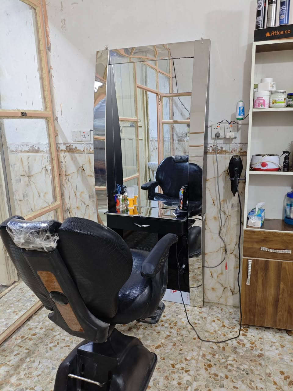 غراض محل حلاقه للبيع كرسي عدد2مري عدد 2 فاترينه موقع طويريج المعهد الفني
***********
