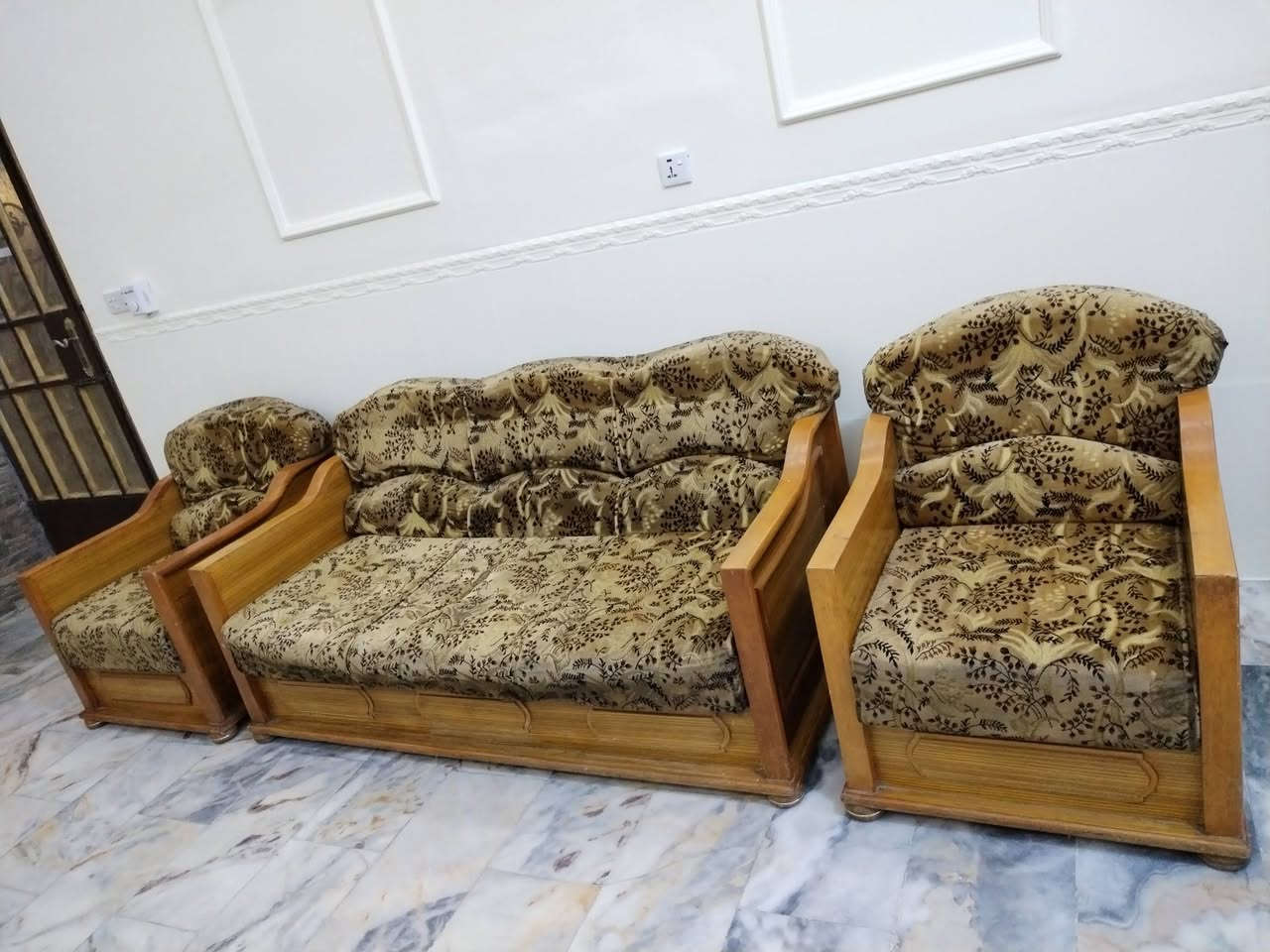 السلام عليكم
تخم صاج عراقي يحتاج إلى دوشمة
مستعمل 10 مقاعد 
سعر البيع : 250 الف دينار 
للتواصل : ***********
الموقع:بغداد/ البلديات 
غير متوفر النقل
