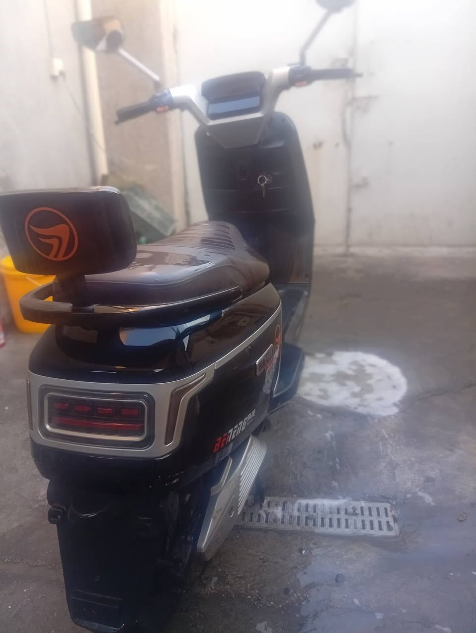 دراجه شحن BENENG. الدراجه وكفت بطاريات قبل 3 اشهر وتركتها وبعدها جديده الدراجه بس بدل بطاريات وخير من لله كامل ملحقات موجوده 
ورايدها 600 وبيها مجال مكاني بغداد 
***********
