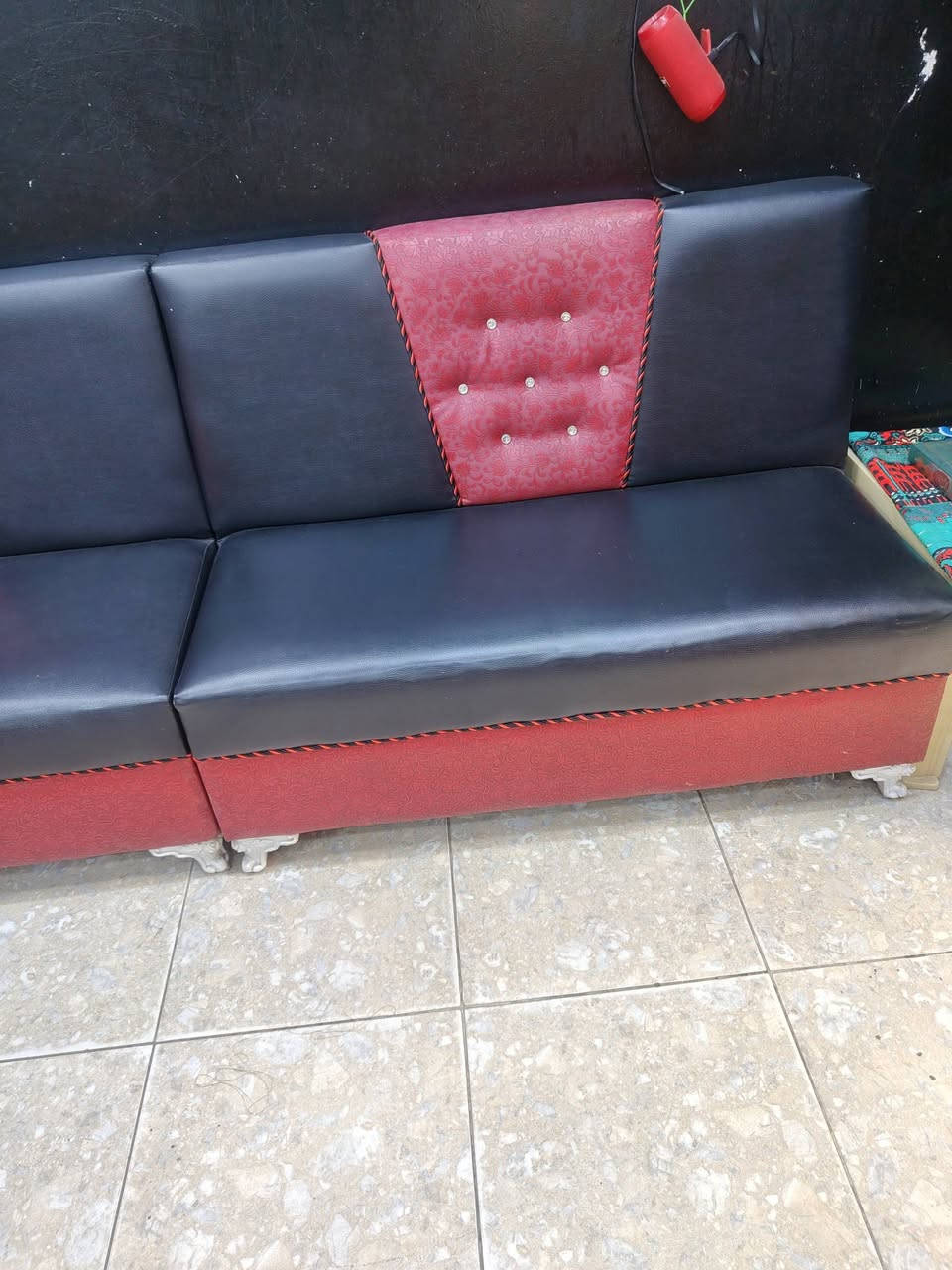 ٣ قنفات • ٢ كراسي • نظيفه