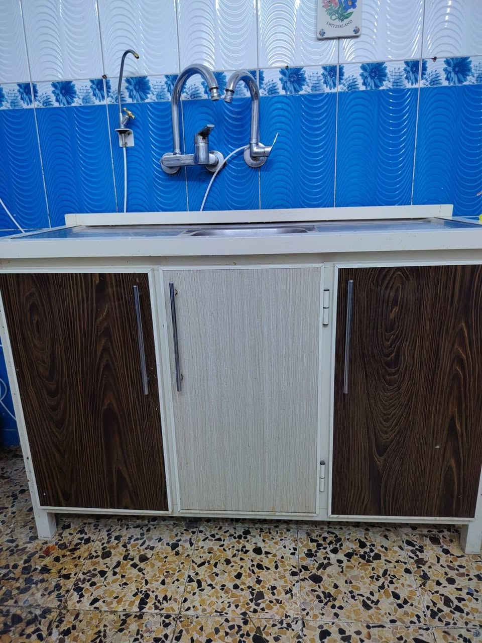 كاونتر ٣قطع ب٣٠٠
طباخ شغال كله نظيف مصري ب١٥٠
تخم مصري مع طبلات مرمر ب٤٠٠ بس يحتاج تنظيف
تخم ثاني ب٣٠٠
ثلاجه تجمد فوك بس جوة لا سعر ١٢٥  مكان بغداد صليخ ***********

