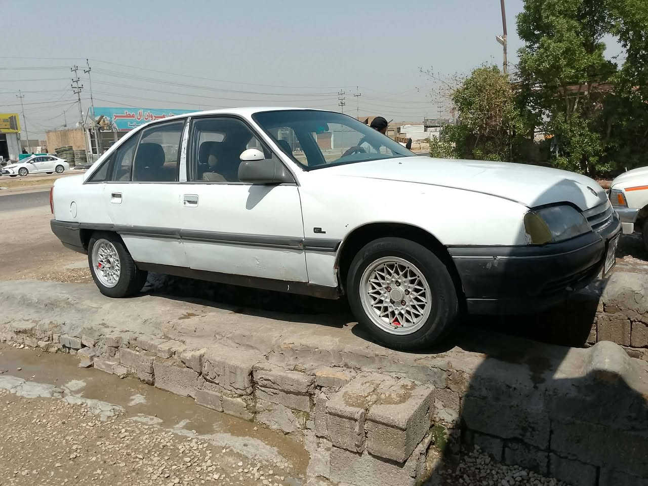 سلام عليكم سيارة اوبل اوميكا موديل 1990 سيارة نضيفة 
مكفوله كفالة من الضربه والصبق 
مكينة وكير جديد. تخم تاير 

رقم القادسية 
العنوان الديوانية الحمزه الشرقي 
السعر 15ورقه 💵 وبية مجال 

الاستفسار رقم الهاتف 
***********
***********
