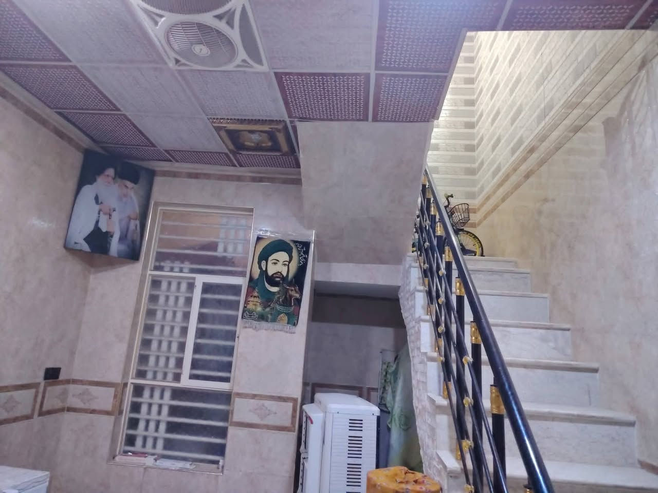بيت ١٦٠ م درجة اولى بناء طابوك اساس كونكريت سقف كونكريت رباط سقف الاستقبال جبس الصالة كلها سيراميك الغرف حزام سيراميك متعوب عليه حيل السعر ٧٨ مليون وبيه  مجال المكان حي الرحمة قرب مطعم ثابت للاستفسار الاتصال على الرقم ***********
