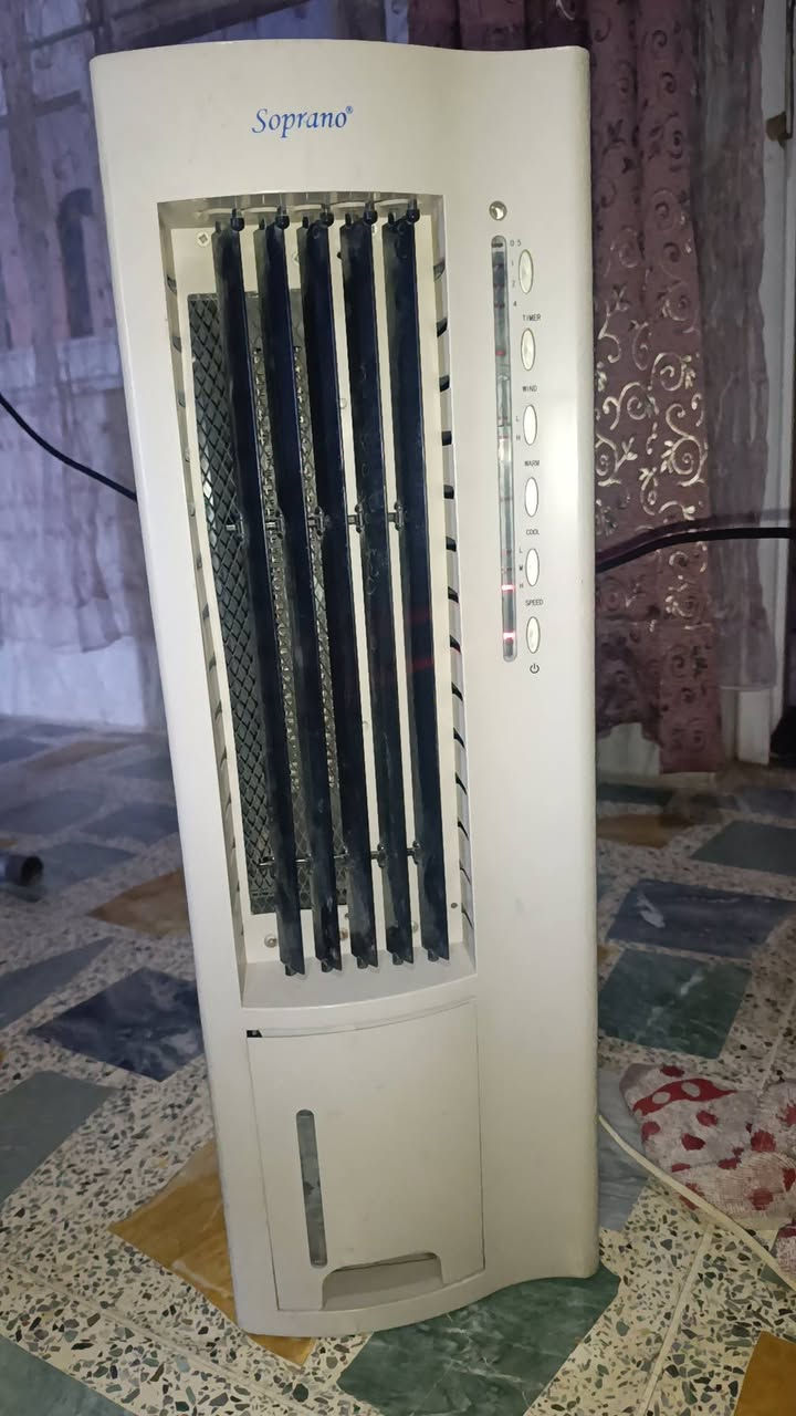 السلام عليكم ورحمة الله وبركاته اخواني عندي هاي المروحة أبيعك مروحة فقط
هي بيها نظام حار هيتر وبارد واتر بم بس ما يشتغلن 
أبيعها مروحة السعر 10 العنوان موصل الجانب الأيمن 
*********** واتس موجود واتصال موجود
