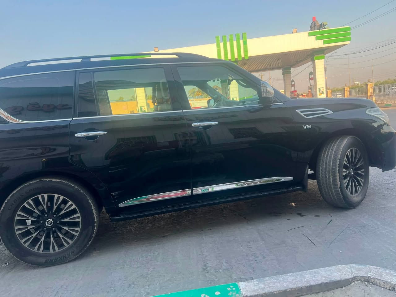 سلام عليكم 
نيسان باترول LE DIAMOND EDITION
محرك V8 5.6 موديل 2013 خليجي رقم سليمانيه بأسمنا تريد وكاله تريد تحويل 
سياره فول مواصفات واحد على واحد 
-تشغيل عن بعد 
-بصمه تشغيل + بصمة ابواب 
-حساسات 
-كامره . ٣ شاشات 
-فول تحكم ستيرن 
-جنطة كهرباء 
- فتحة سقف 
- كشنات جلد + كهرباء 
و بعد هواي مواصفات المعروفه 
السياره عليها ادامة كامله ما ناقصها برغي شغل و اطلع ترايك للبصره گير محرك تبريد حداديه 
بيها قطعتين صبغ بنيد + جاملغ خلفي 
السعر ٢٢٥ ورقه و بيها مجال مكالن السياره كربلاء 
***********
