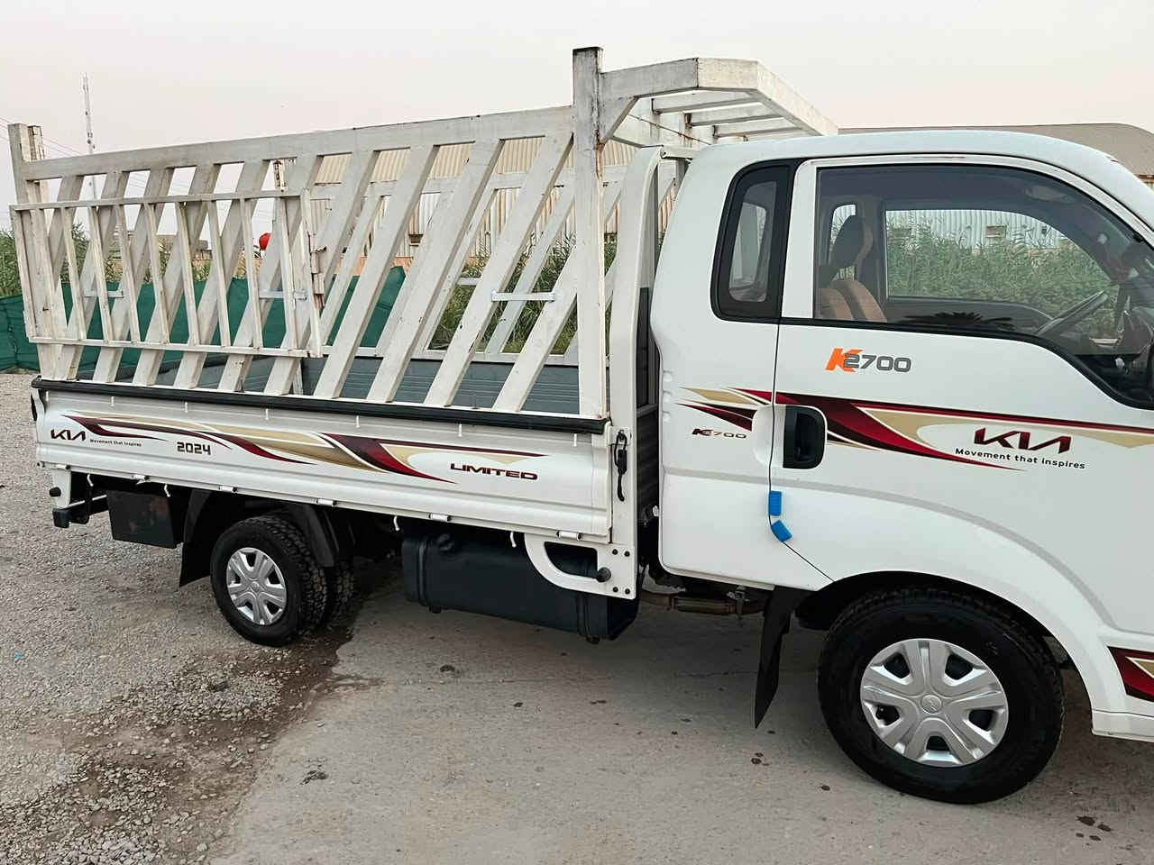 كيه حمل نثيه موديل ٢٤ كفاله عماله رقم بغداد تحول ثاني يوم بعدها ع وضع الشركه ماشيه ٤١ الف حقيقي ما تعبانه بعدها جديده كير محرك اكسل كله كفاله بعدها بتايرات الوكاله  فول مواصف ستخدام شخصي ما مشتغله حمل  مكان ديالى  شهربان سعر ١٦٥ وبيها مجال شي بسيط ***********
