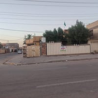 للبيع ٤٠٠ متر ركن شارع حكمت الرئيسي مقابيل المدرسه تاج الدين الاتصال ٠...