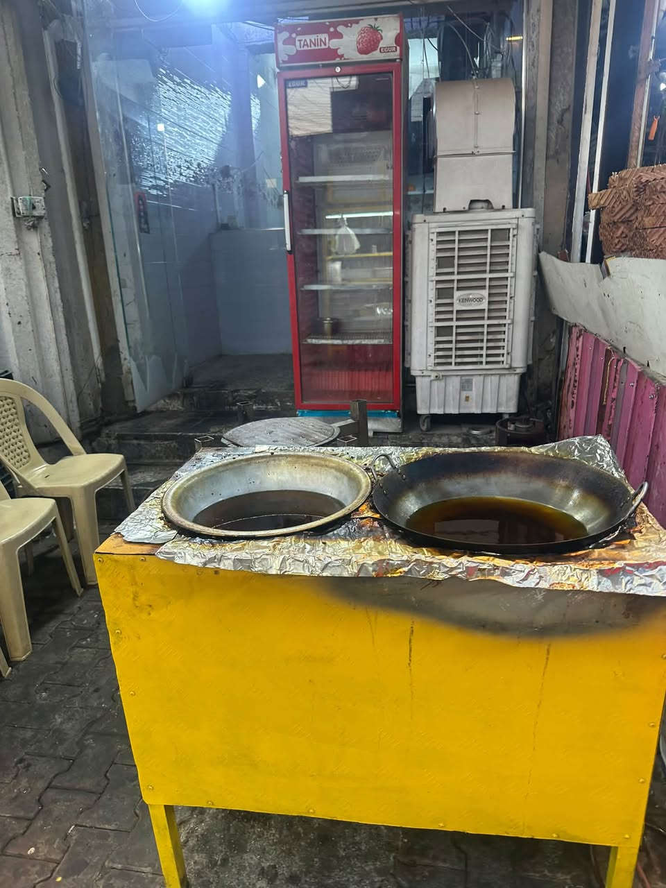 السلام عليكم
ابيع غراض مطعم فلافل كامل وگرل بركر شلعه وحده 

***********

المكان چكوك الكاظمية
