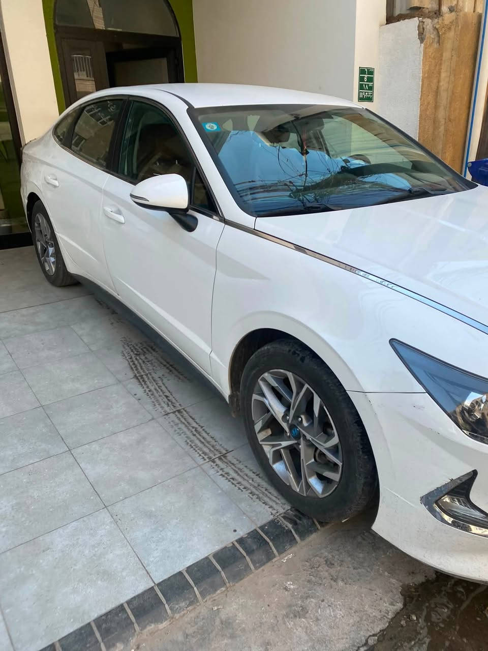 هونداي سوناتا خليجي
محرك 2000
كشنات جلد 
حساس خلفي 
ماشيه 73
سياره صار بيها ضرر موضح بل صوره بل صندوك
او نص باب صبخ فقط 
السعر 165
التواصل والاستفسار واتساب فقط 
***********

