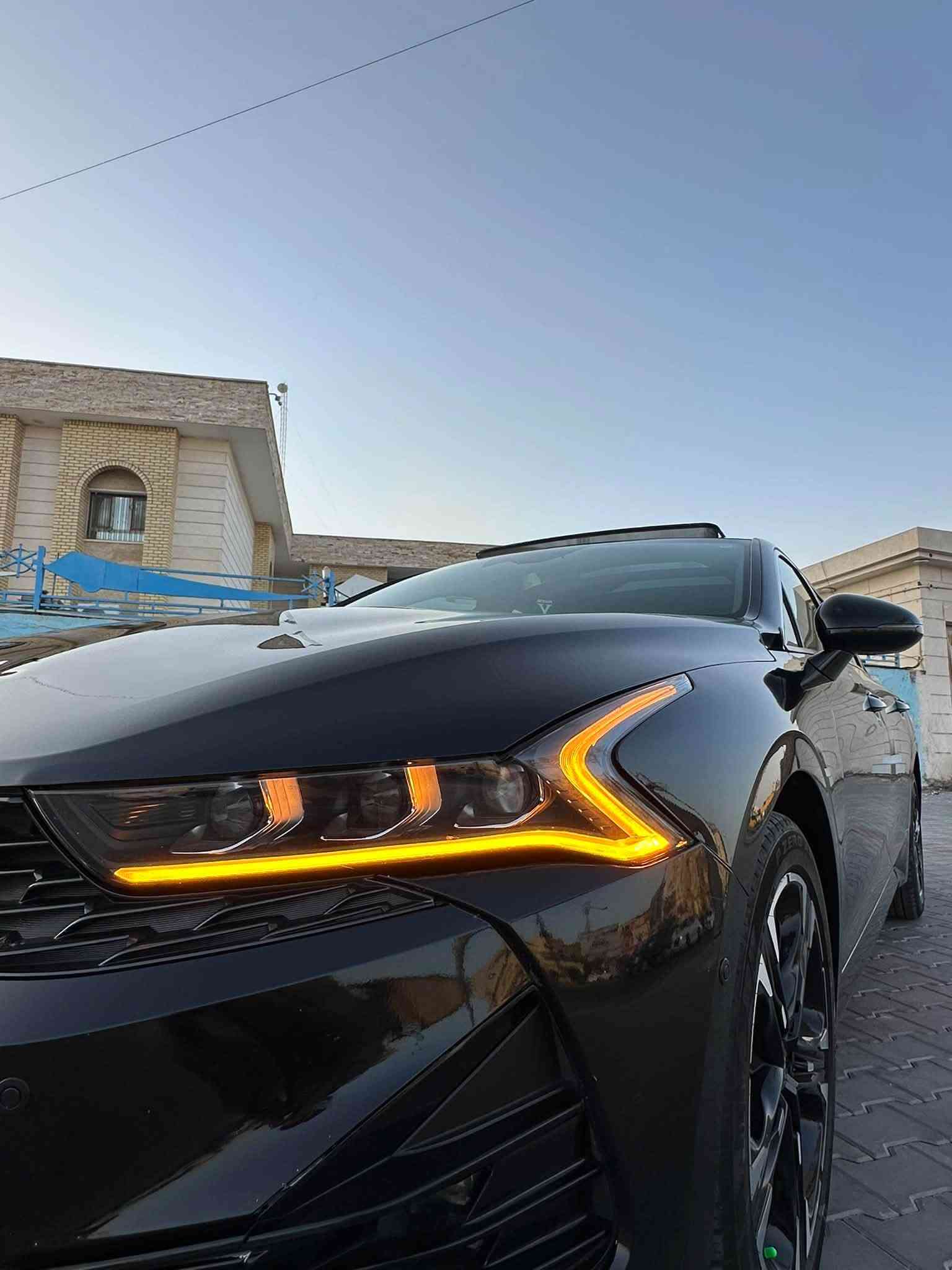 .ء GT_Line (K5)🚗
كي فايف وأرد امريكي 
(مديل 2024 رقم اربيل دولي )
حادث سيارة خلفي مبدل صندوك ( قبق جنطة )
 (+ بارد فقط باقي كفالة بدون أيرباك بجم وصفاح كبس )
            (سيارة فول ل فول أعله موصفات )
* المحرك: 1.6 لتر تيربو 4 سلندر
* القوة: 180 حصان
* العزم: 195 lb-ft
* القير: أوتوماتيك 8 سرعات 
* جنوط: 18 إنچ رياضية
* فتحة سقف: بانوراما
* مصابيح: LED أمامية + DR
* إضاءة خلفية: LED
* مرايات: سوداء مع إشارات LED
* واجهة GT-Line رياضية
* كشنات كهربائي + تدفئة 
* مقود رياضي 
* شاشـة وسطية 10.25 إنچ في التجهيزات الأعلى/الحزم
* شاحن لاسلكي 
* قيادة ذاتية + تحديد مسار + مود قيادة SPORT 
* أنظمة أمان ومساعدة للسائق
* السعر اب 157 وبيها مجال 
* العنوان البصرة الجنينة 
* رقمي ***********
