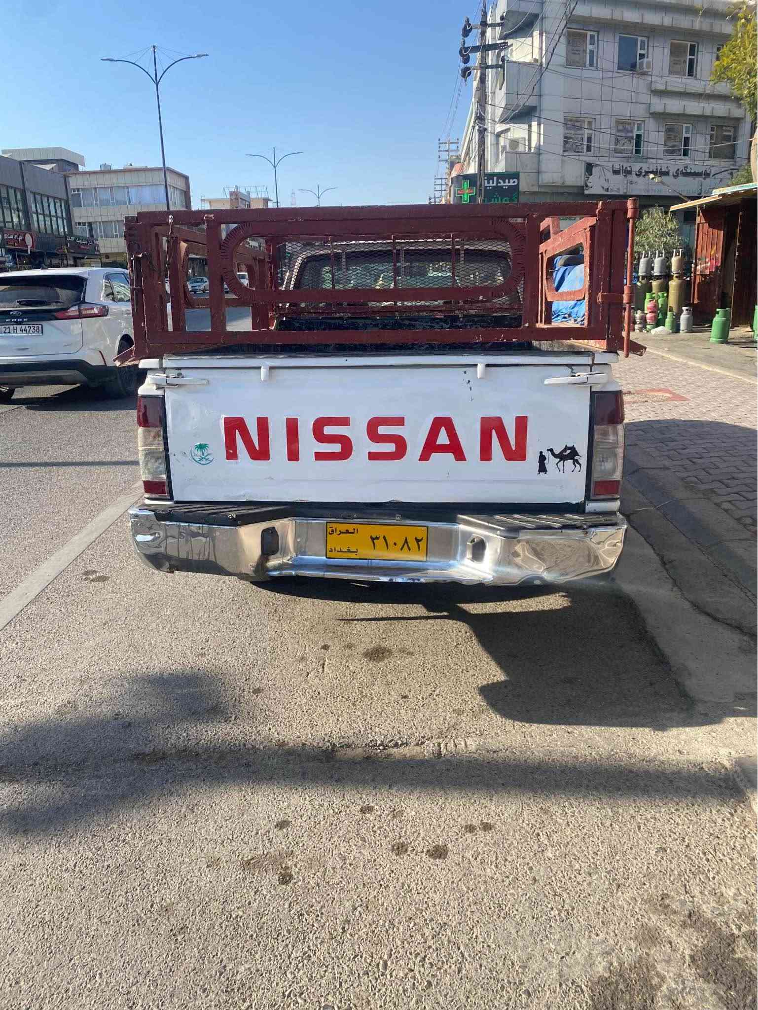 نیسان ٢٠٠٠ استرا خاس ناو سور مالی دۆستە
تەبریدو پاوەر نیە 
کابلێتەرە سەیارەکە 
گیر مەکینە ئەکسل کارەبای بەشەرت
دەعمیکی لای چەمەلەخی سایەقی هەیە
کامل بۆیاخە 
هەمو مەسرەفیکی کراوە مالی کەسابەتە
سعری ٤٥ گەلاو مەعامەلە
لە سلیمانیم السليمانية, العراق

نص مكتوب في الصور:
- 4:02 1 of 84
- 4 of 7
- 11:38
- Messenger
- 2 of 7
- 11:38 Messenger 3 of 7 LTE 84
- 4:02 84 7 of 7