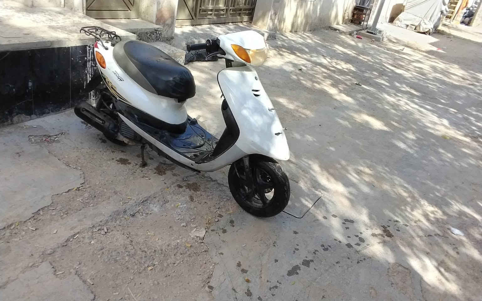 سلام عليكم اخوان  دراجة للبيع جوك يامها الدرجة راديتر ونزل فيتبم يعني سيارة بس حجم صغير اكو ضربة بل بجم مال حمولة الدراجة مفتوحة مرة وحدة شغل شركة الدراجة نضيفة السعر 550 بيهة مجال قليل العنوان كربلاء شارع ميثم التمار قرب المجسر الكهربائي الاتصال على الرقم (***********)
