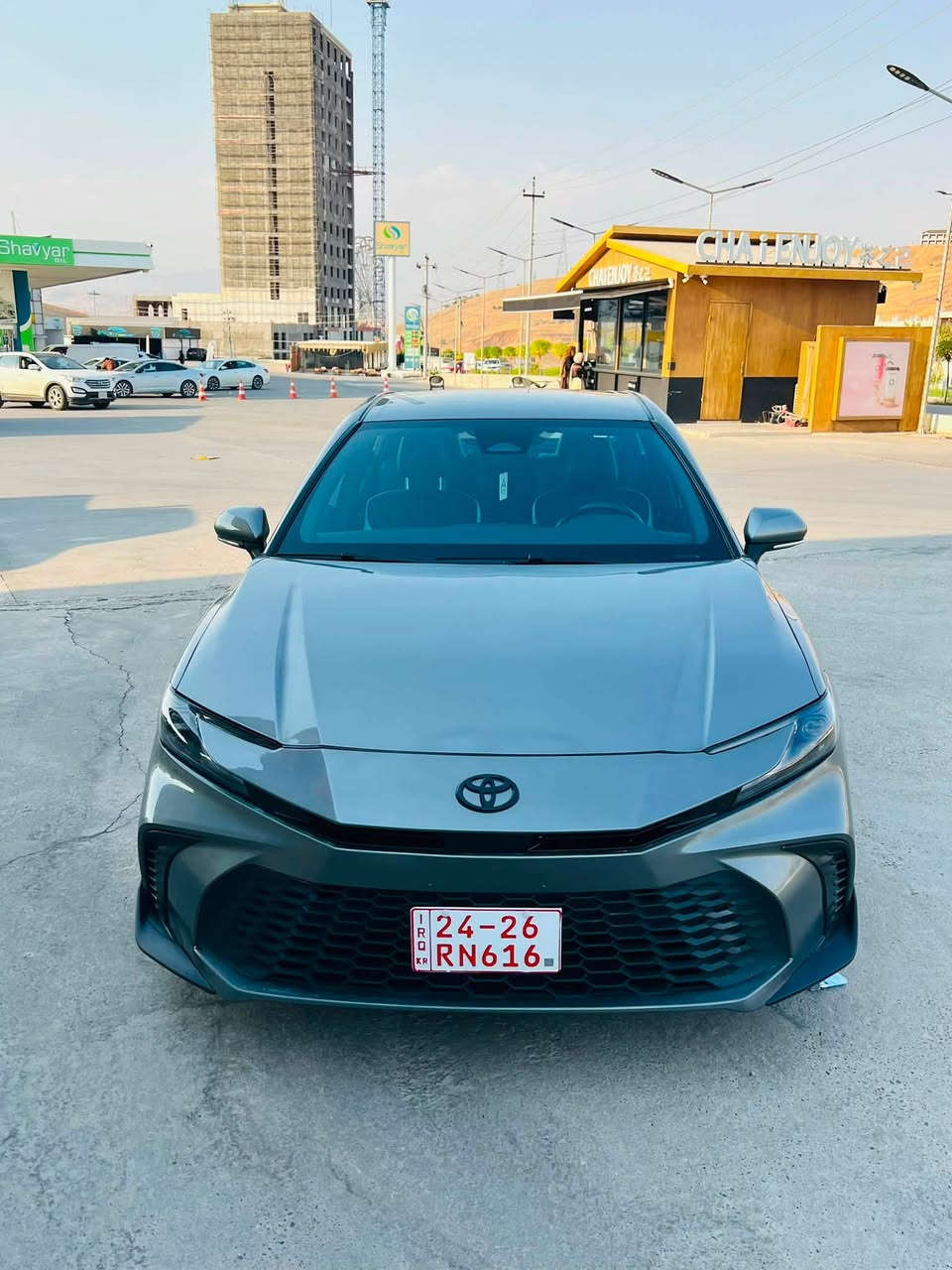بسم الله الرحمن الرحيم
تويوتا كامري موديل 2025 SE (هايبـرد / Hybrid)
 الصبغ: بدون صبغ (فل كفالة).
 التعديل: بدون تعديل (بدون تعديل سردي).
 الضرر: كارت شبر بوند فقط.
 الأرباقات والإيرباك: كفالة إيرباكات (بدون إيرباك).
 الشاصي: سليم 100% (بدون شاصي/بدون ضربة شاصي).
 المسافة المقطوعة: 78 ميل فقط.
 المواصفات والخيارات:
 بصمة أبواب (دخول ذكي).
 تشغيل بصمة.
 إشارات على المرآة الجانبية (خط عاكس / إشارة مرآة).
 السعر: 208   مع مجال بسيط.
 رقم التواصل: ***********
