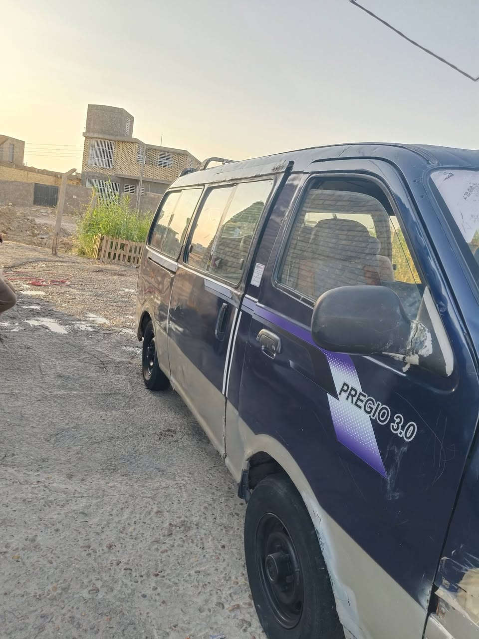 السلام عليكم كيا بريجو موديل 98 تحويل ثاني يوم مصفره هيئه وغرامه سياره فان سعر 35 وبها رقمي ***********
