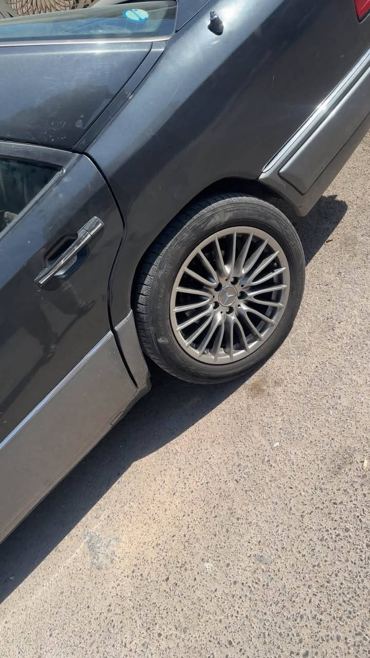 للبيع ويل وتايرات 300 الف وستيرن 50 الف
***********
