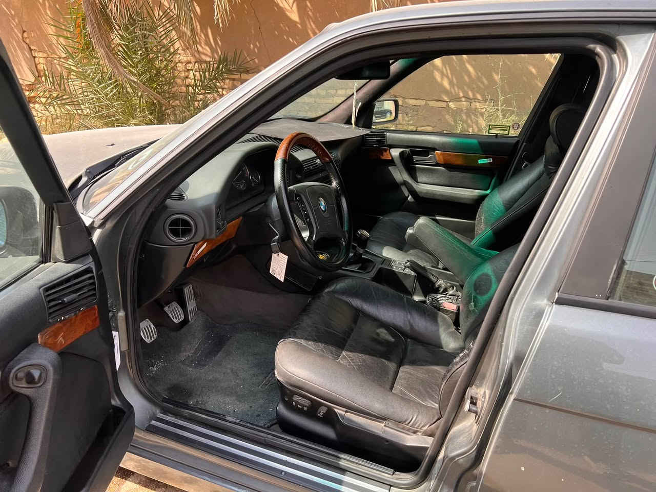 بي ام دبليو ٥٢٥ • موديل ٩٠ • رقم بصرة