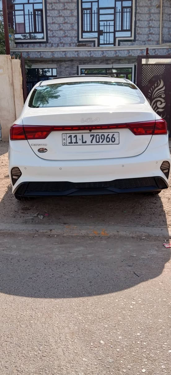 سلام عليكم سيراتو موديل 24 فول مواصفات رقم بغداد 
تبريد قطعتين
 فتحه بل قماره
 اشاير مري
 مري شفط 
ماشيه 46 الف k سياره كفاله عامه
 ما عدا شبر بل بنيد بارد
 وشخط باب خلفي
 عنواني بغداد المحموديه ناحية الرشيد
سعرها 175 بيها مجال ***********
