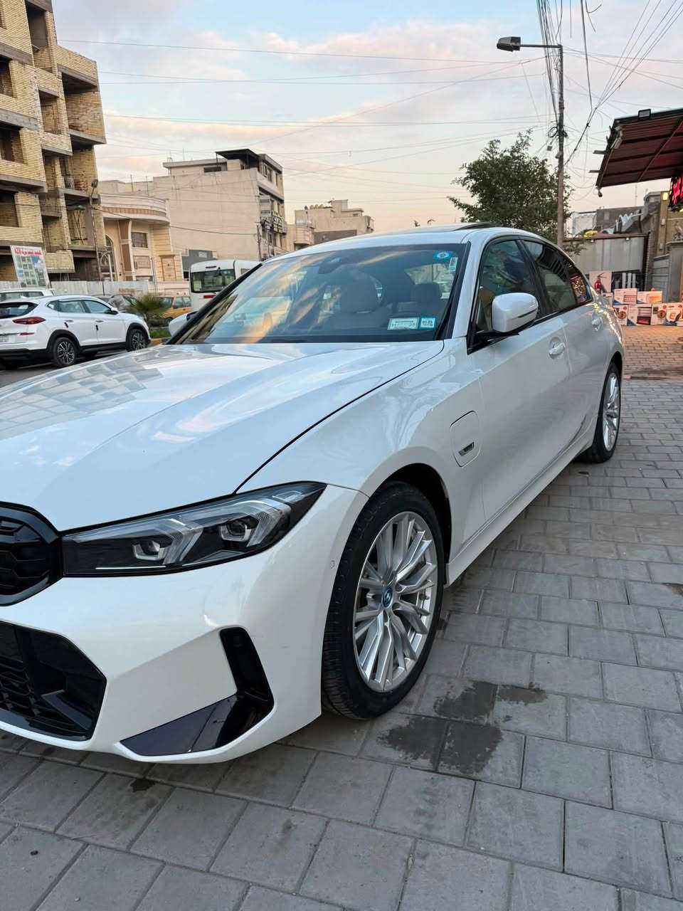 السلام عليكم بي ام 330 موديل 2023 3 انضمه بانزين هايبرد كهرباء السياره فول مواصفات ماشيه 33  الف كيلو داتا شو فتحه سقف شاشه متصل وبعد مواصفات كومه بيها ومعروفه رقم بغداد بسمي شخصيا السياره بيها بنيد مفتوح ومصبوغ الباقي فقط كلير من امريكا ممفتوح مكاني بغداد حي القاهره الضباط السونار موجود ويه الصور مع صور الحادث  اي استفسار هذا رقمي *********** السعر 250 ورقه وبيها مجال تحياتي للجميع
