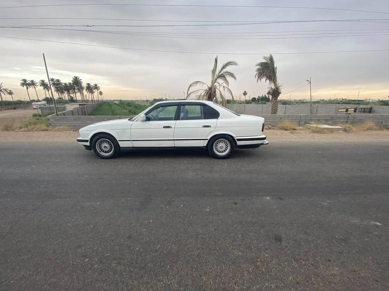 للبيع
بي ام 525 
محرك مسكر جديد 
كير جديد 
صدر جديد
تخم ويل خليه جديد 
تخم تاير 
شاشه وسستم صوت 
سنتر لك شغال 
كهربائيات كلها شغاله 
فتحه سقف 
السعر 32 قفل قفل 
مكاني جزيره الرمادي 
*********** واتساب
