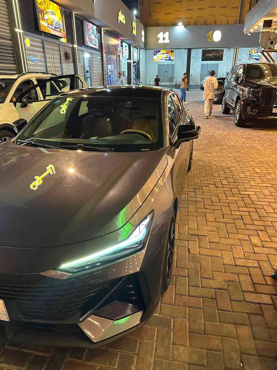السلام عليكم
للبيع 

شانجان يوني في 

بيها قطعه صبغ بالجاملغ الخلفي مأشره بالصور

و طخه بسيطه بالجاملغ الامامي

موديل 2024  

فول مواصفات

محرك 1500 تيربو  

رقم بغداد 

ماشية السياره 49 الف

بصمه تشغيل عن بعد 

دخول ذكي

ثلاجه

كاميرات 360 درجه 

صندوق كهربائي 

لايت وبك لايت LED  

يدات ابواب مخفي

نظام كامرات 3D

انظمه التحكم لمس 

رادار + تحديد مسار + قياده ذاتية 

شاحن واير ليس 

هاند بريك بصمه 

اوتو هولد

تسجيل كاميرات يعني منظومة كاملة

كامرات مري جانبيه بدقه 4k

حساسات 360 درجة

شاشات لمس 

مكاني بغداد

السعر 140$

للأستفسار ***********
