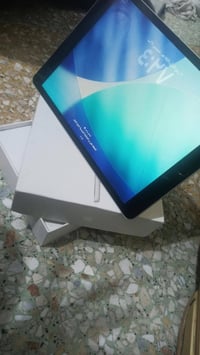 ايباد 9للبيع ايباد نضيف وبي فطر بل شاشة ما مئثر على اللمس وكلشي بي شغا...