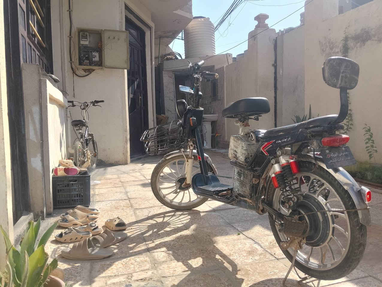 دراجه شحن للبيع العنوان ابو غريب خرنابات الساحه السعر 150وبيها مجال للأستفسار  على الواتساب ***********
