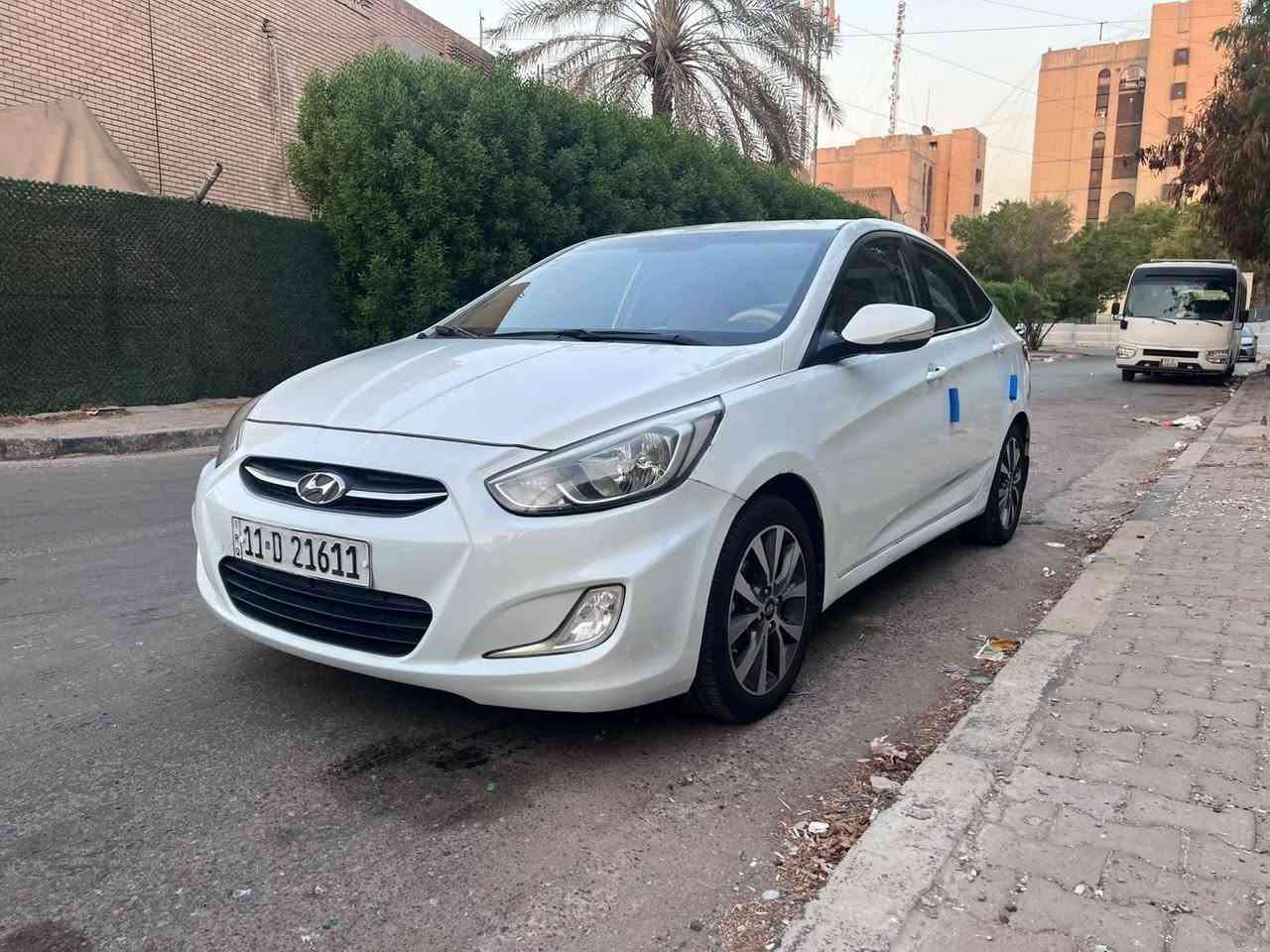 سلام عليكم اكسنت موديل 2016 للبيع خليجيه مواصفات فول
كامره 
فتحه 
ويل كب
تحكمات ستيرن
نظام ايكو
شاشه
سياره جديده ماشيه 62 كيلو بيه صبغ دوسه ونص الجاملغ والدعاميه بدلته اثر طخه يم البلوجكتر ونكسرت بس بدون دواخل ولا ايشي تجي شوفه وبيه سونر ايضااا للبيع بدون مراوس سعر 108 وبيه مجال بسيطه مكاني شارع حيفا ***********
