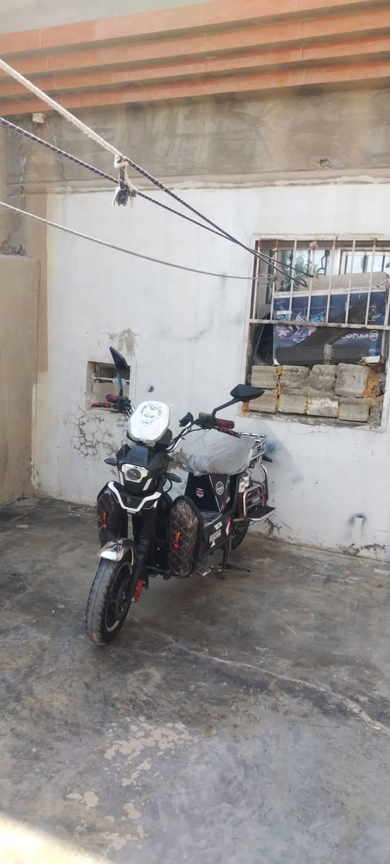 بسم الله الرحمن الرحيم موتور هيوشه موديل 24 الموتور كلش حلو نظيف البطاريات على الفحص  نظافه الموتور 80% السعر ب00 4 وبي مجال الاستفسار على هذا الرقم ***********
