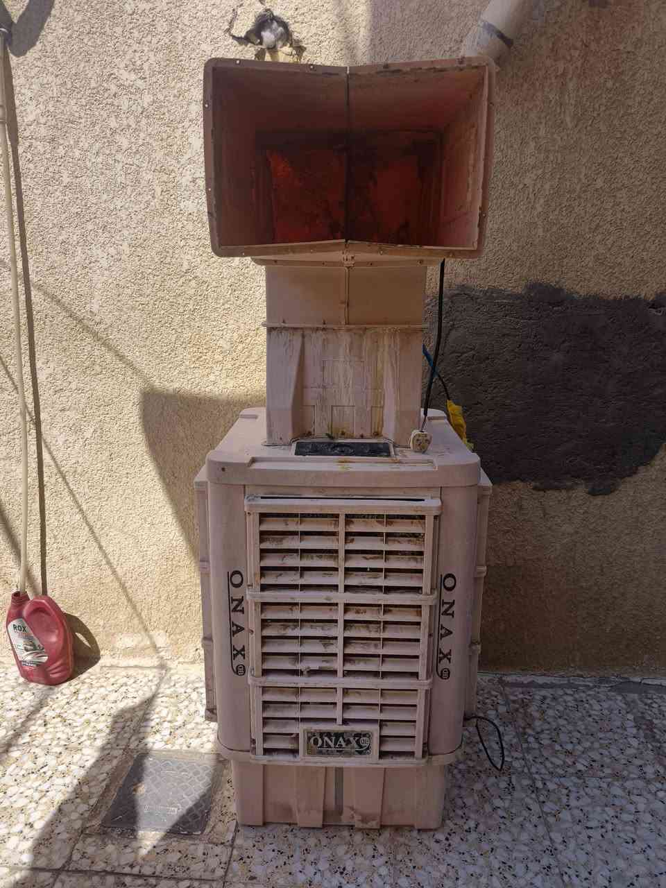 للبيع مبرده شغاله و نضيفه نوع اوناكس حجم ٥٠ فقط نقصه الوجه المامي   لستفساره عله السعر عله الخاص أو الاتصال (***********)
