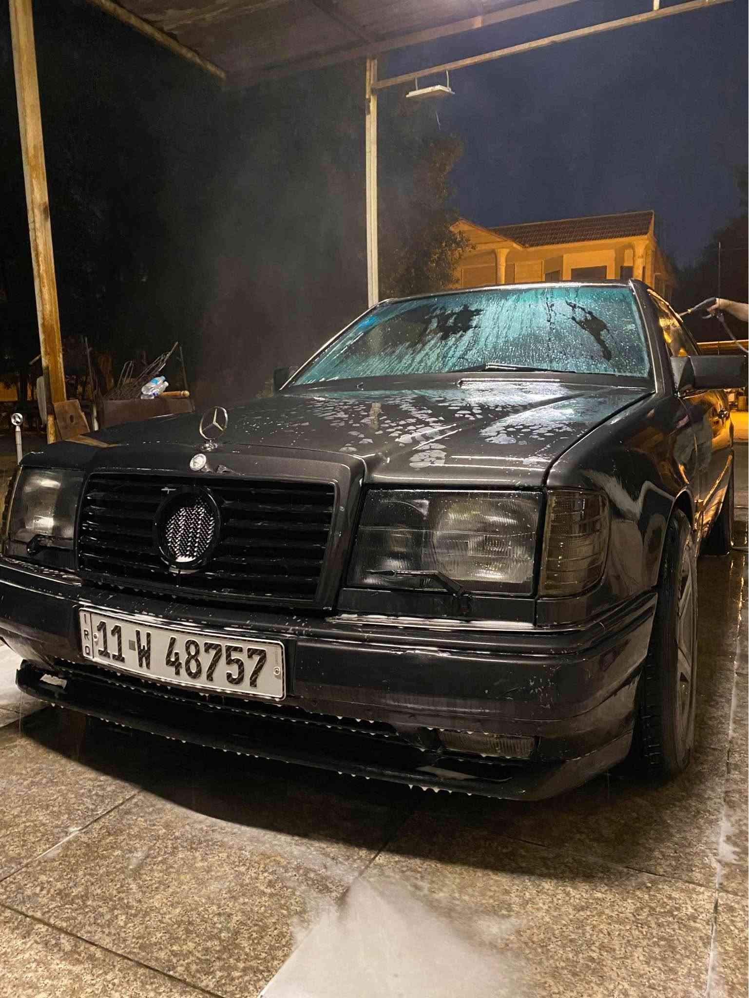 مارسدس كوبيه تك باب 

موديل ١٩٩٣

السياره كلشي شغال بيها 

كشنات جلد تحكم كهرباء

لايت زنون 

تبريد شغال 

فتحه بس ملغيه وماطورها شغال 

مكينه بلاديه   

السعر ٤٥ وبيها مجال للشراي 

مكاني البصره مناوي باشا 

رقم الهاتف :*********** البصرة, العراق
