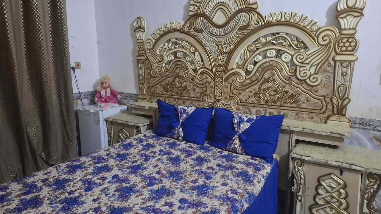 غرفه النوم تسكام لبيع غرفه نضيفه ستخدام سنتين
 سعر ٨٠٠  وبيه مجال قليل لشراي عنوان غراف
***********
