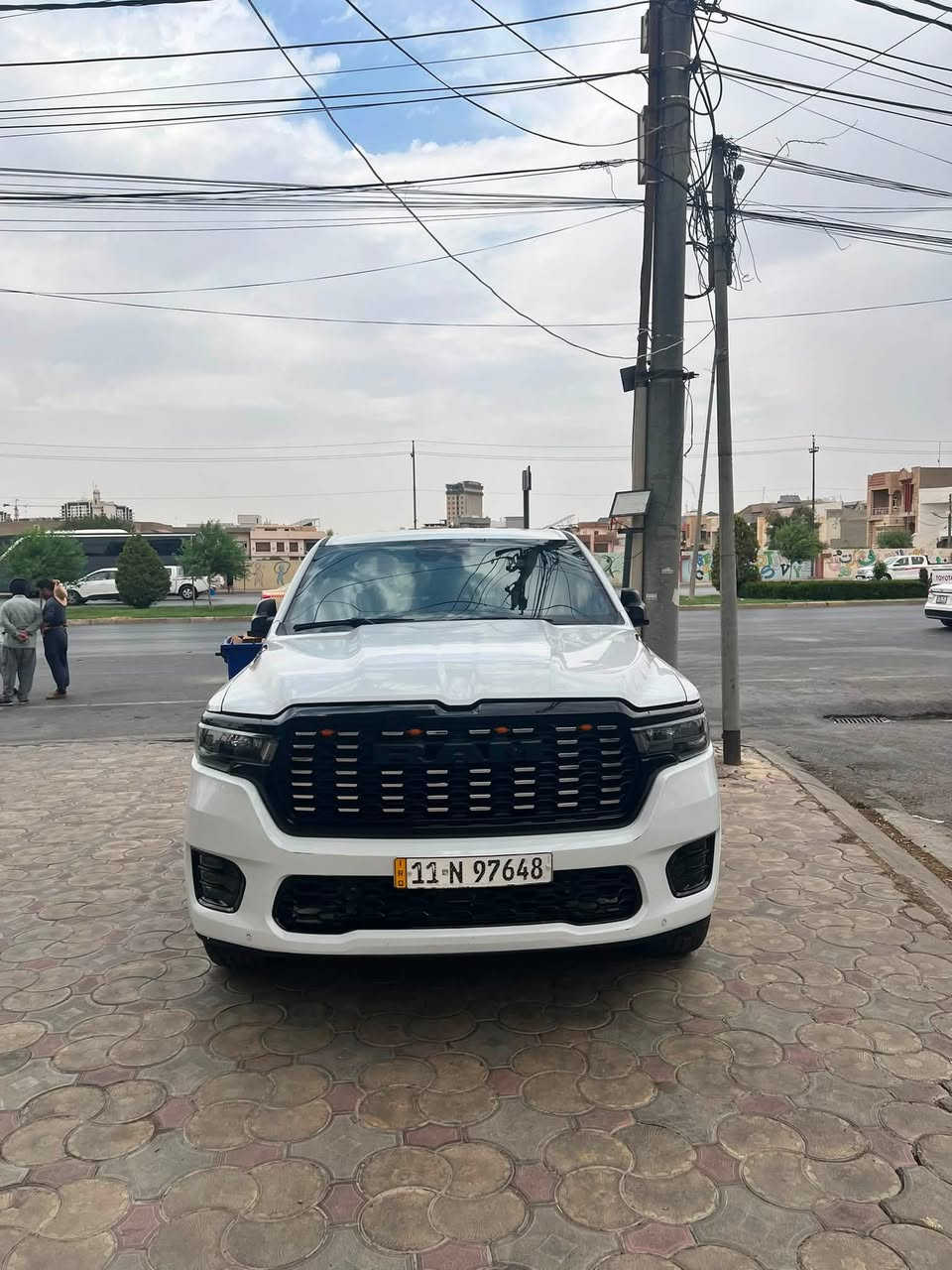 دوج رام 4*4  ، v6 ايتورك 
نضام 2ويل و4ويل 
موديل 2024 
مواصفات وبجم 25
دخول جديد 
باب طويل وبدي قصير 
السيارة كفالة حادث بس دعامية 
مري شفط 
مثبت سرعة
تحديد مسار 
بصمة تشغيل عن بعد 
شاشة كاربلي
كير ماوس  
حساسات رادارات امامي خلفي 
رقم بغداد شهداء وكالة 
مكان السيارة الكوت 
ماشية 29m
السعر 33 وبيهة مجال 
او مراوس 
***********
