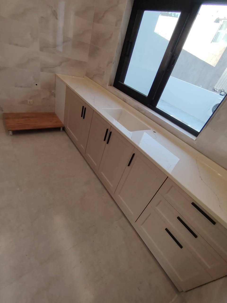 ااذا عندك مناسبه على فرحت الزهره وتريد تغير مطبخك قديم خليك ويانه راح تلكه احسن الجوده والكوالتي عالي وضمان حقيقي 5 سنوات متوفر جميع القياسات والموديلات والوان حسب طلب الزبون بسعار جداً مناسبة شغل درجه ولى خشب تركي أصلي اج دي اف واذا اخذت كاونتر المرمر هديه وحوض ستيل وناره والشد والتوصيل مجاني وين تلكه هيج دلال للحجز والستفسار واتساب ودللو رقم واتساب ***********
