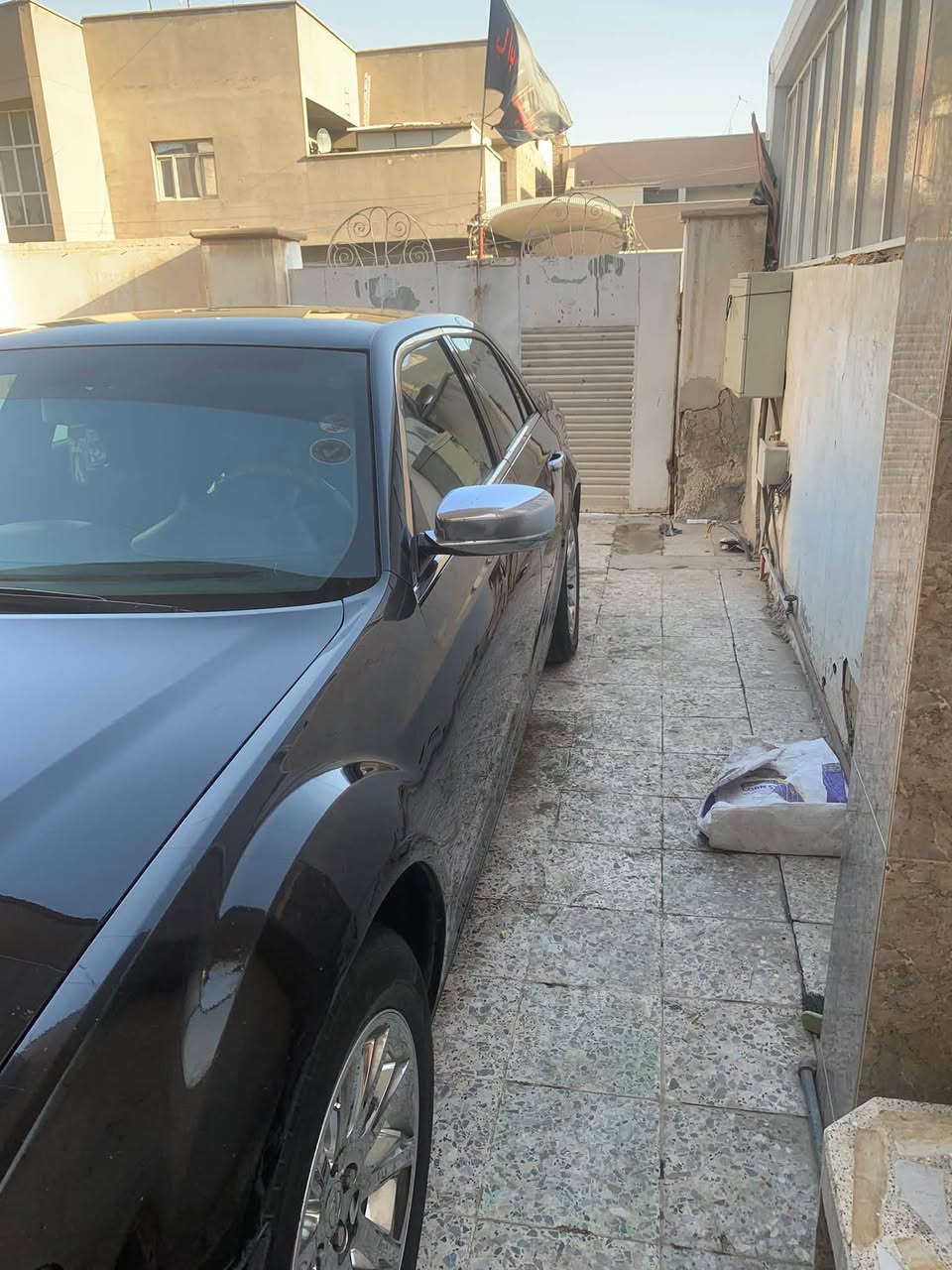 السلام عليكم. كلايسلر c300 موديل 2012 حادثه امريكا جاملغ خلفي وهنا بالعراق قبل كم يوم ابو دراجه دليفري الجامبو الأمامي الايمن صلحته والباقي شركه  بدون دواخل ولا ايرباكً سياره جاهزه ما بيها مصرف ولا ربع دينار منضومه  تبريد جديد كير عصا جديد مكينه صدر امامي خلفي ادامه عامه مسويلها تخم تاير سياره خير من الله جاهزه رقم سليمانيه با اسمي  مراوس كوري او كورلا ترهم السعر 160 وبيها مجال رقم ***********
