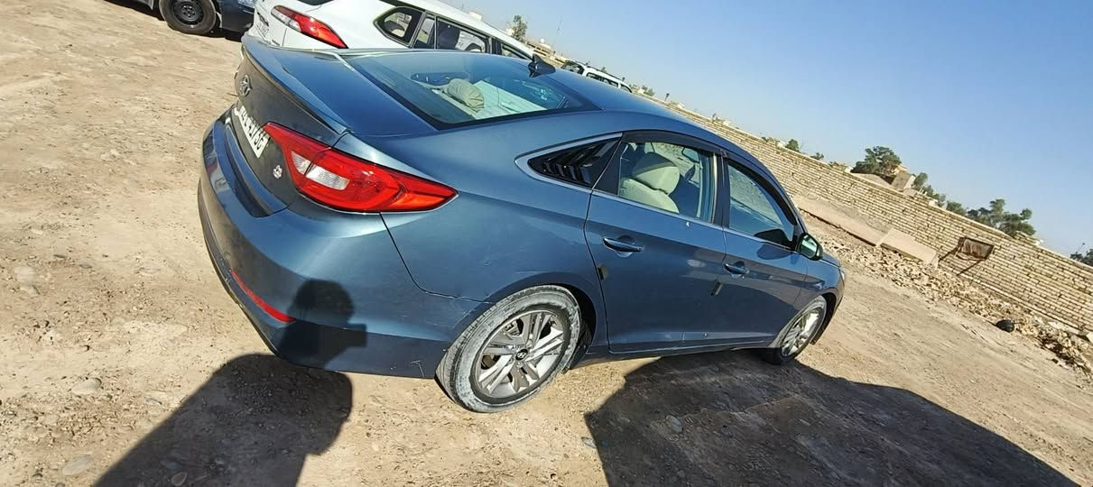 السلام عليكم
سوناتا 2017 امريكي الحادث مثل ما موضح جاملغ امامي تبديل والباب فقط توحيد لون بدون دواخل 
رقم اربيل ب اسمي سنوية وهزة جديدة 
شاشة اصلية كار بلي 
كاميرا 
غرفة كلش نظيفة مدوشمة جديد 
بدون نواقص 
تبريد ثلج 
لايت زنون 
معلي كازكيت بانزين عادي بدون دوانز السعر 108
مكان السيارة بغداد الشعب حي سومر 
***********
