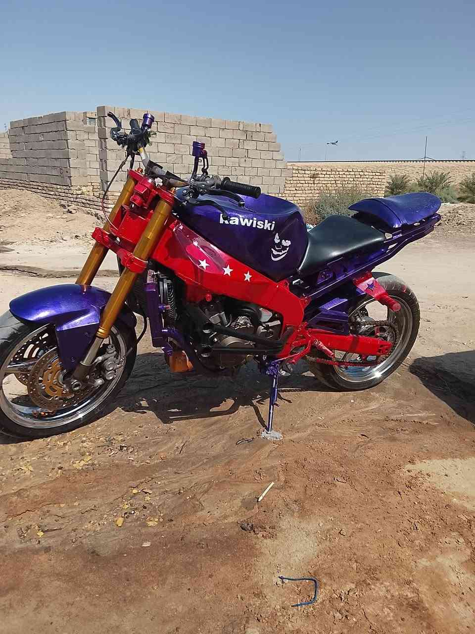السلام عليكم كاوسكي للبيع سعر مليونين وبيها مجال قليل
مكينه كير نضاف نكره سلف حماوه ٩٥ 
مكاني ناصريه فضليه ***********
المو شراي اعبر المنشور
