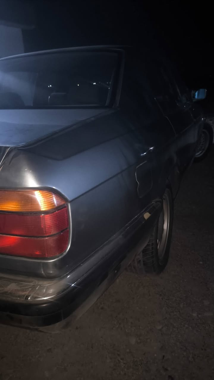 للمراوس فقط اريد 740 خفاش كاسه بدي قديم مومشكله اهم شي بلاديه .
السلام عليكم 
BMW 735  V6
گير اوتو 7بن 
كير مكينه كفاله شرط حاويه لاصرف ولابخار 
السياره بلاديه كفاله لاخياس ولاضربه ولا ملزگه 
فول مواصفات موديل 1987انضف بي ام بموديله شرط 

رقم كركوك مشروع شرط التحويل 
كل كهربائياتها شغاله بيه كم ملاحضه فقط 
مراوس معه 740 خفاش كاسه بدي قديم فقط 
مكاني كركوك قضاء الحويجه شارع الاطباء 
***********
