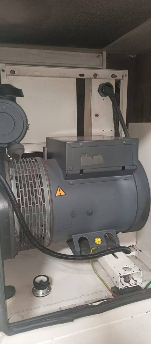 مولدة بيركز انكليزي اصلي 50KV للبيع 
ساعات التشغيل غير معروفه لا الشاشه مبدله اوتو
مستعملة نظيف صفر جاج لا تبخير ولا تجفيت 
محرك بلادي ما داخل تصليح راسي توليد انكليزي نظيف جدا ... 
3 بستم المحرك ما داخله تصليح  ابداا 
شاشه مبدله تشتغل اوتوا 
150 امبير 
جاهزة للعمل ومكفولة ضمان تشغيل 
تصلح @ للمجمعات 
اسواق عيادات استخدام منزلي وغيرها 
العنوان حي الميلاد 
***********
السعر النهائي 40 ورقه
مجال بسيط
