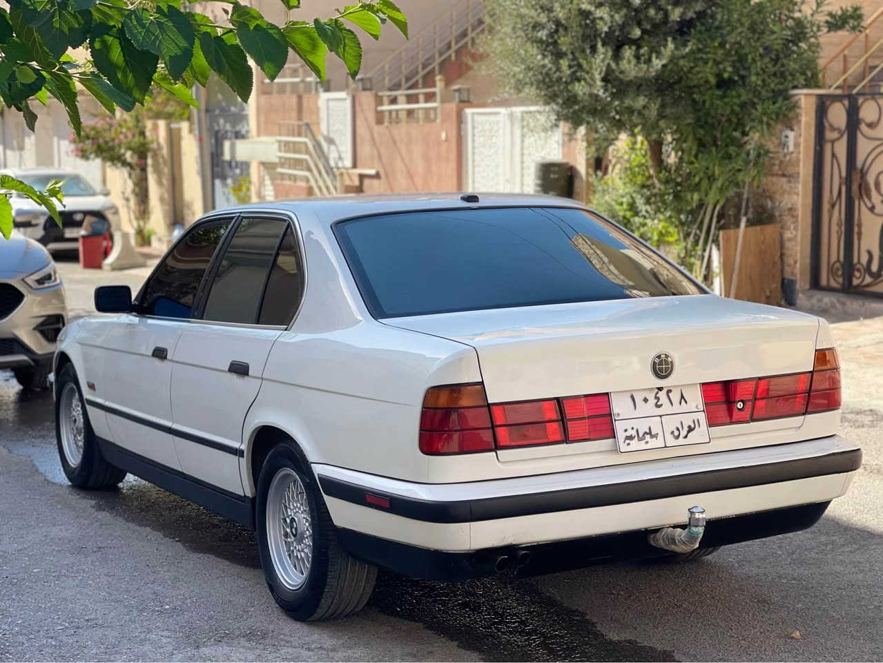 مەکینە m54b30 530  دەبڵ دیجیتاڵ مەکینەی و گێڕی سەقەڕی 2002ی لەسەرە
مۆدێل١٩٩٠
تەنها 2 پارچە و نیوی بۆیاخە بەس بۆ جوانی کردومە
کلاج و عەینەی سپۆرت (SPEC)
صالەنصا هێدەرس 
شوتە سپۆڕت مارکە
ئەکسلی قفڵ
فیتێزی گێڕ (Short Shifter) 
٤ تایە و ویلی لۆک 
گێڕ و مەکینە و ئەکسل بەشەرت
کارەبای و تەبرید بەشەرت
ئەقڵی و تاقم وایەری (Ms43) 
بەقەد ٥٢٥ بەنزین ئەخوات و قوەتی ٥٤٠ بە زیاوە ئەیات 
سەنەوی چەند مانگێکە بەسەر چووە بە شەرتی تەحویل و 
غەرامە 
سەیارەکە هی ماڵی خۆمە مەسرەفێکی زۆری تیا کراوە 
تەنها بۆ فرۆشتنە گۆڕینەوە ناکەم 
تکایە ئەگەر موشتەری نیت با سەری یەک نەئێشێنین 
نرخی ٦٨ گەڵا و مەجالێکی کەم
***********/ *********** السليمانية, العراق
