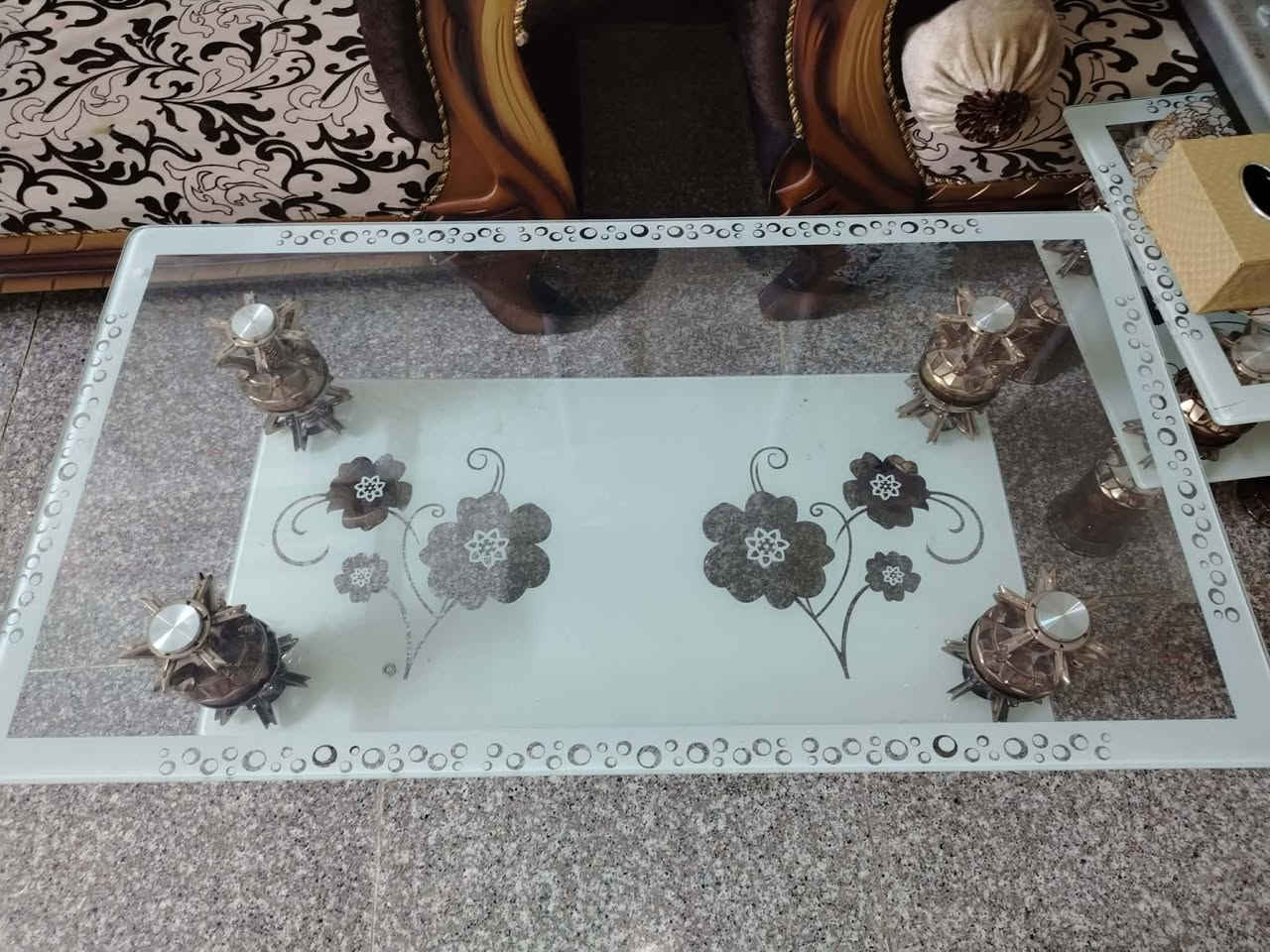 سلام عليكم تخم ملكي عشره مقعد نضيف جدن مع بردات بلونه باب وشباك مع سيت ماصات
العنوان حله سنجار 
السعر ٨٥٠ وبيهن مجال 
الرقم ***********
