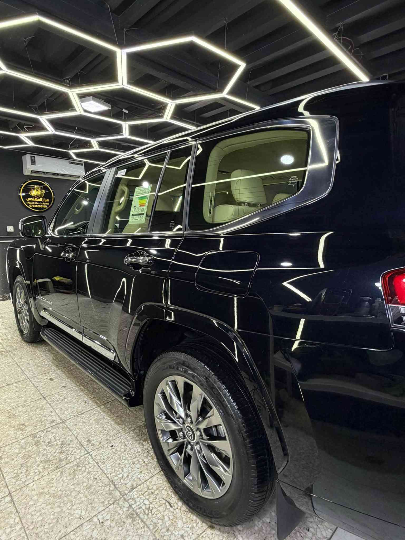لاندكروز VX • موديل ٢٠٢٤ • رقم بغداد