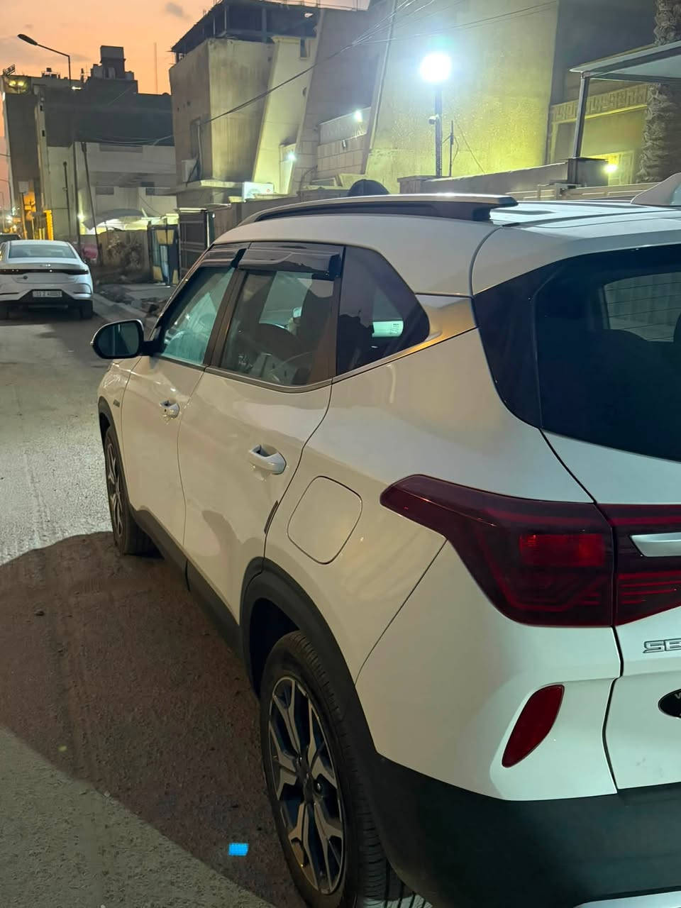 🚘 للبيع كيا سيلتوس وارد أمريكي 🇺🇸

🔹 الموديل: 2022
🔹 المحرك: 2000 CC
🔹 الدفع: فور ويل 4×4
🔹 الممشى: 128 ألف كم
🔹 رقم أربيل
🔹 السنوية باسمي

✨ فول مواصفات:
• كراسي جلد
• تدفئة كراسي
• رادار أمامي وخلفي
• شحن وايرلس
• تحديد مسار
• لايت عدسة زينون
• بلادي
• تبريد قطعتين

🛠️ الحادث:
• حادث بسيط
• بنيد مبدل + دعامية
• بدون إيرباك
• بدون لغد
• بدون شاصي
• بيها رصعة بالباب والصدر، مبينة بالصور

📋 رقم الشاصي موجود، تگدر تجيكها وتفحصها وتتأكد بنفسك.

💰 السعر: 165

📍 المكان: بغداد – حي القادسية

📞 للاتصال: ***********
