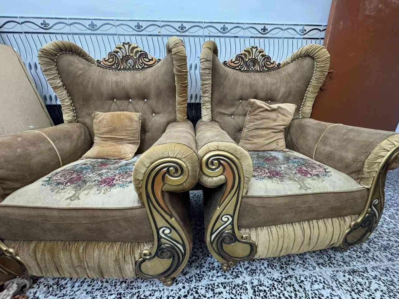 للبيع
تخم جداااً نظيف مع سيت طبلات جدد
السعر 400 وبيه مجال بسيط
العنوان الحسينية قرب جامع النور، 
*********** واتساب
