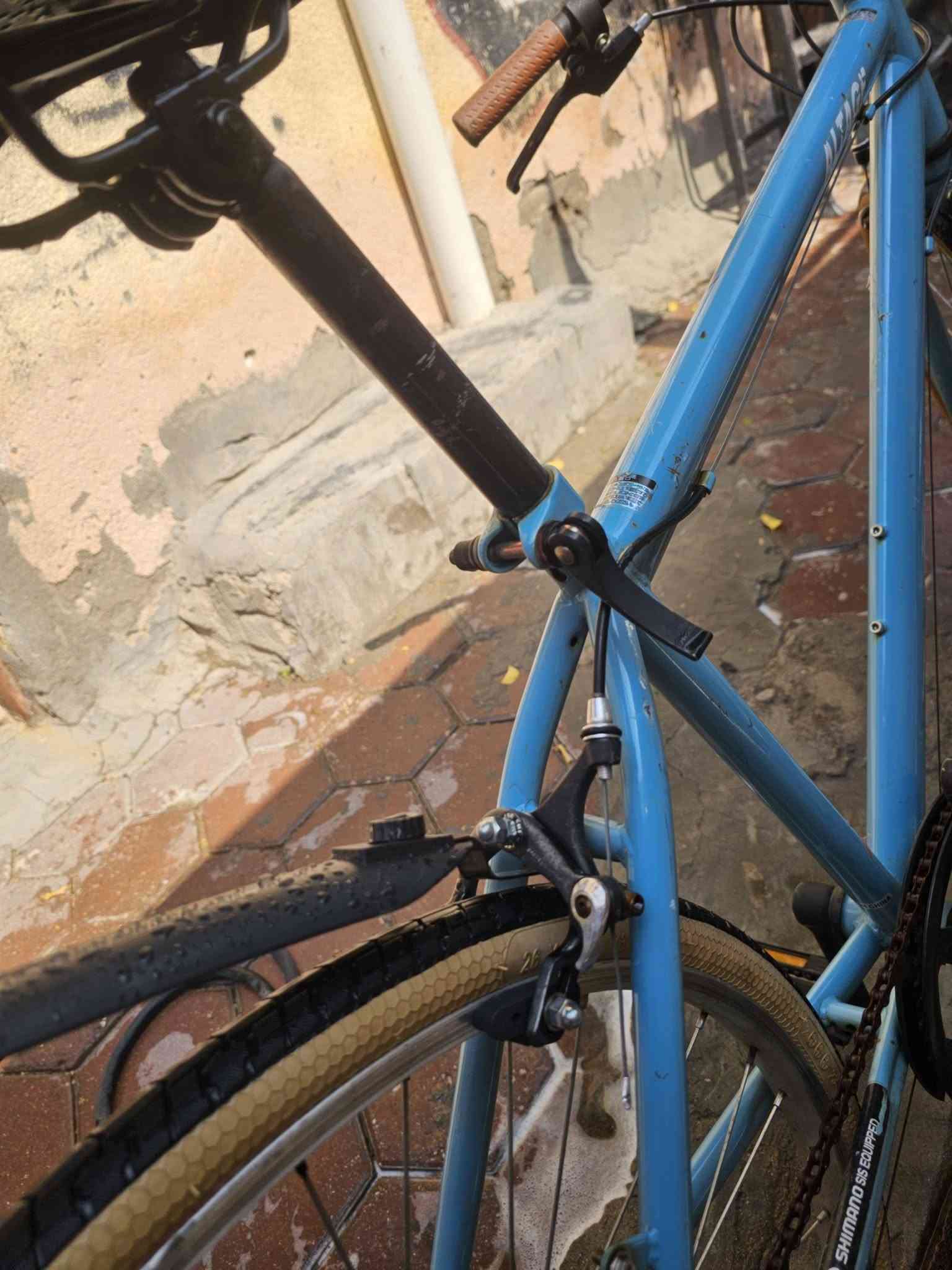 c700
حجم ٢٦
بيسكل نازل حاويه جديد
قطع كله وكاله بريك امامي خلفي بداله مقعد رياضي خفيف سعر 160 وبي مجال للطيبين متواجد هنا ***********
