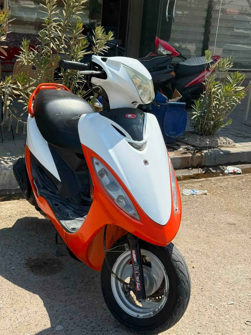 كامكو جي فور للبيع مكينه ناعمه وحلوه شلعه شك الكاع سلف هندر اشاير كله شغال مناقصه برغي ختم واحد  سعر 475مكاني نجف ***********
