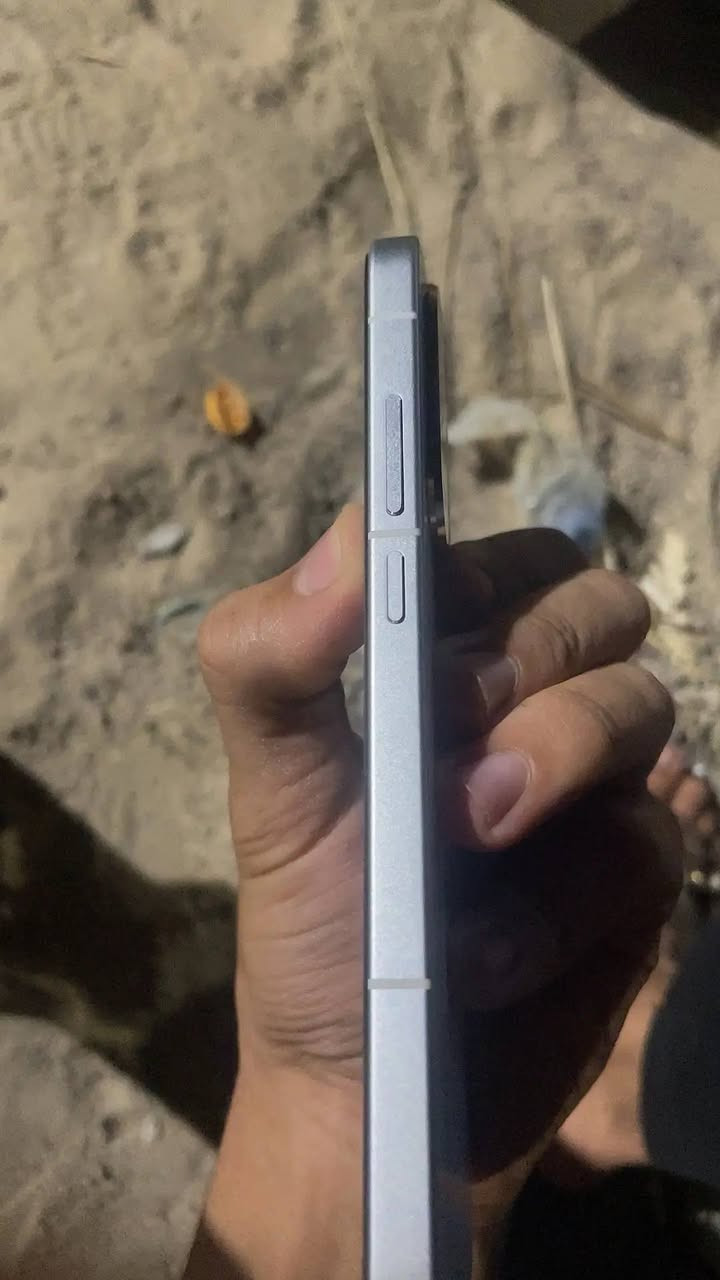 بوكو F7 بعده بلاد للبيع قفلل550
زلغ مابي نقطه بشاصي مابي يلمع لمع يخبل ذاكرة 512/24 جهاز قوي كلش وحلو وصارله اقل لشهر عندي غراضه كامله شاحنه90w
عنواني بصرة قضاء المدينة بلكورنيش التقي ماعندي توصيل وماراوس
الرقم ***********

نص مكتوب في الصور:
- Xiaomi HyperOS 3.0.302.0 اسم الجهاز POCO F7 التخزين ٥٢٨,٦ ج.ب / ٥٢٨ ج.ب (16 ج.ب لتمديد المخزن) إصدار نظام التشغيل (ل POCO 3.0.302.0.WOLMIXM.C06 إصدار Android 16 BP2A.250605.031.A3 تحديث أمان نظام Android 2026-05-01
- ٧:٤٨
- حماية البطارية
- معلومات البطارية
- صحة البطارية
- ٩٨%
- الدورات
- ٢٦٧
- بيانات التصنيع
- يونيو ٢٠٢٥
- أول استخدام:
- نوفمبر ٢٠٢٥
- حماية شحن البطارية
- شحن كامل
- لتمديد عمر البطارية، سيتوقف الجهاز عن الشحن عندما يصل مستوى البطارية إلى ٨٠% وسيقوم بالشحن الكامل فقط عند
- الجدول الزمني
- الشحن الذكي
- لإطالة عمر البطارية، سيتعلم النظام كيفية شحن جهازك ويتوقف عن الشحن عندما تصل نسبة البطارية إلى ٨٠% في الحالات المناسبة.